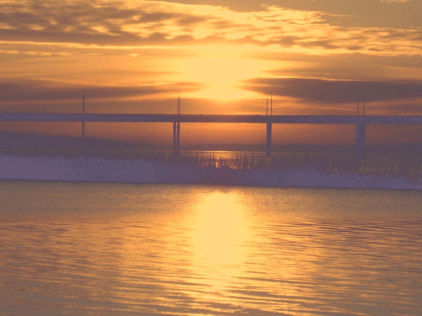Мост на фоне заката обои