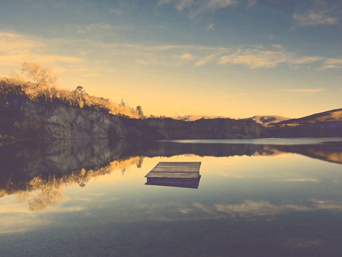 Уединенное озеро обои