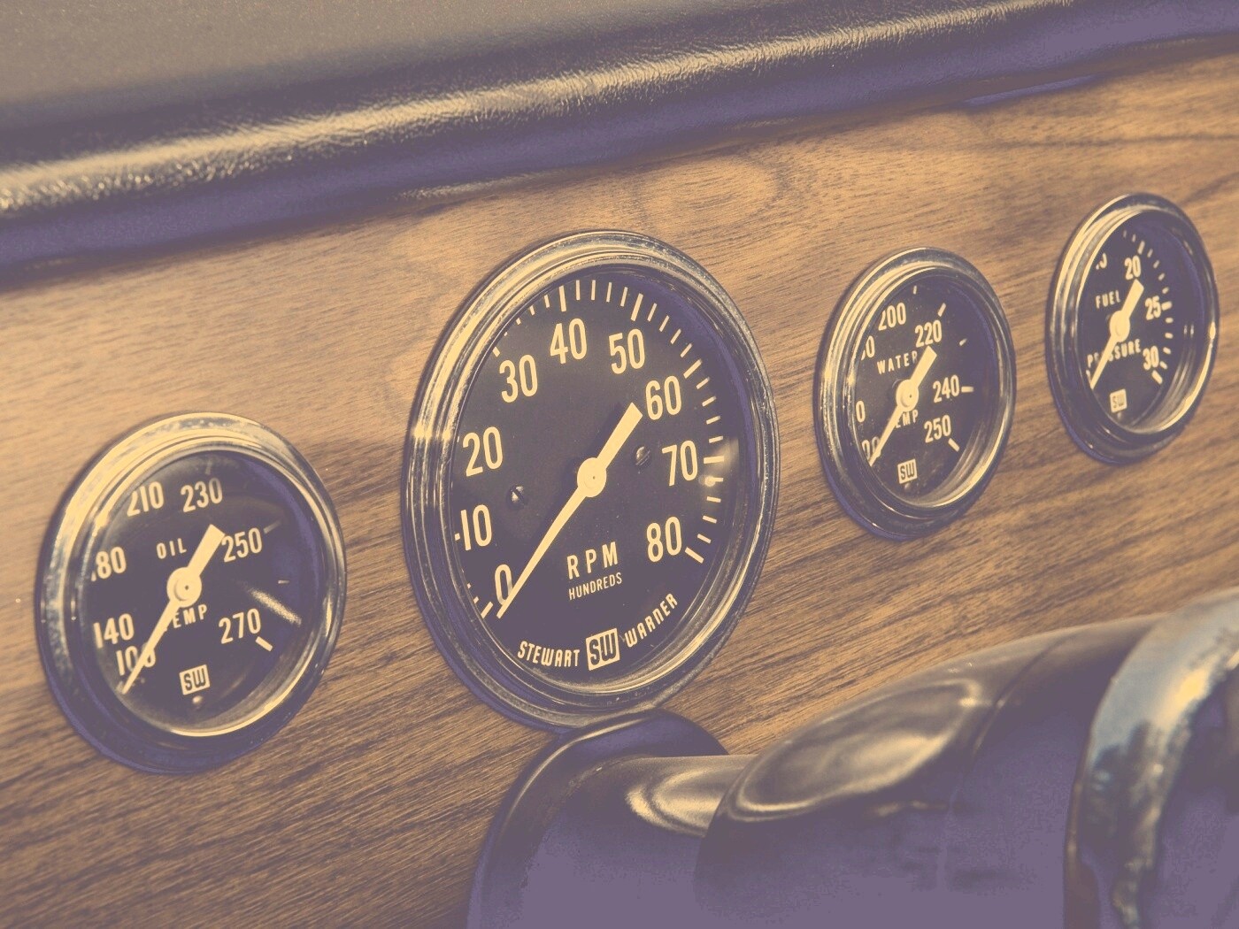 Приборная панель автомобиля Dodge обои