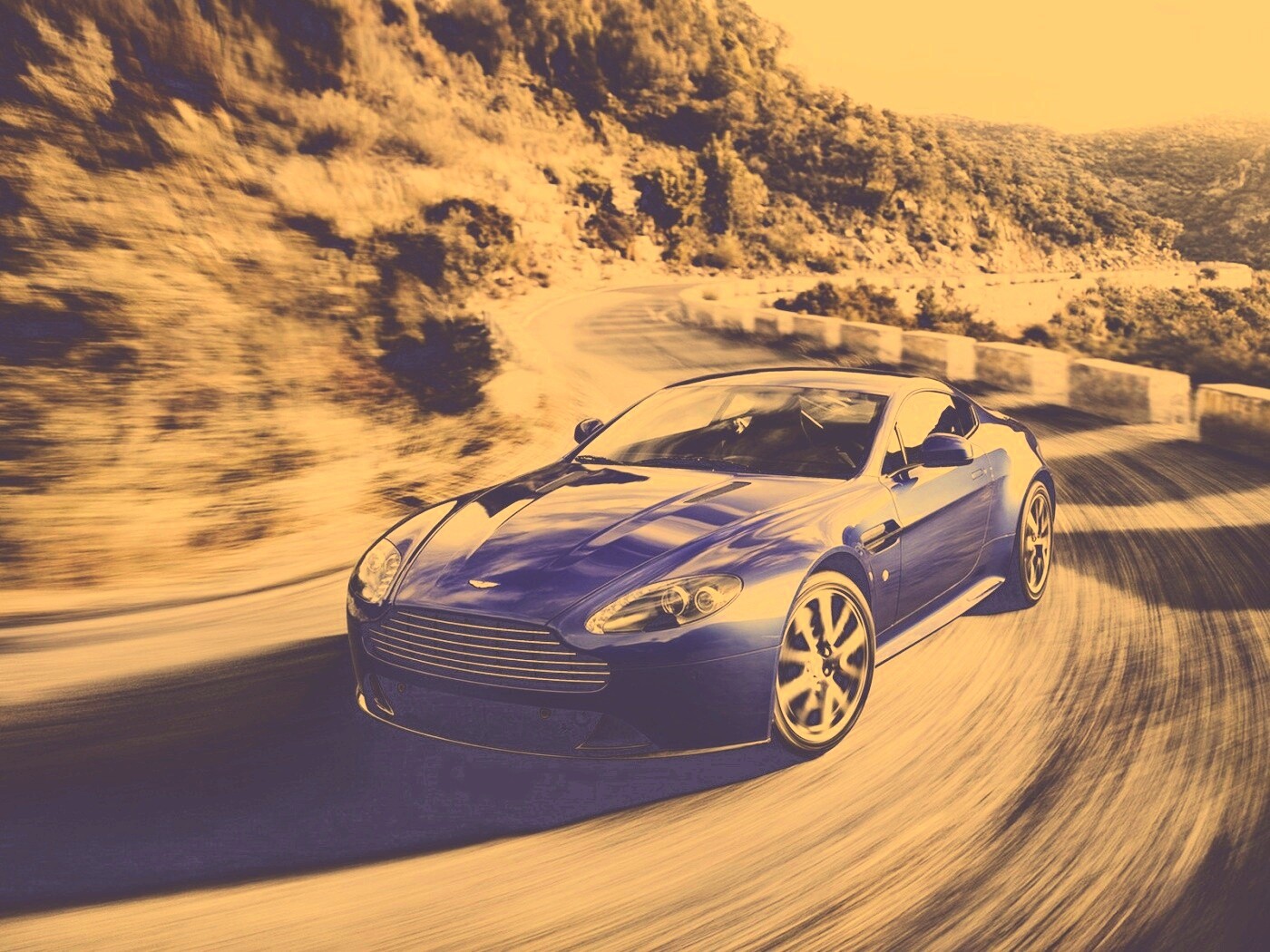 Синий Aston Martin обои