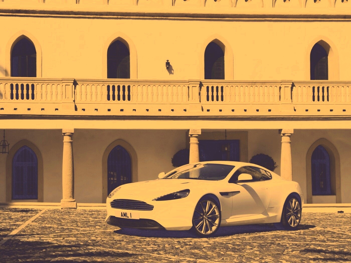 Астон Мартин в дворике дома обои