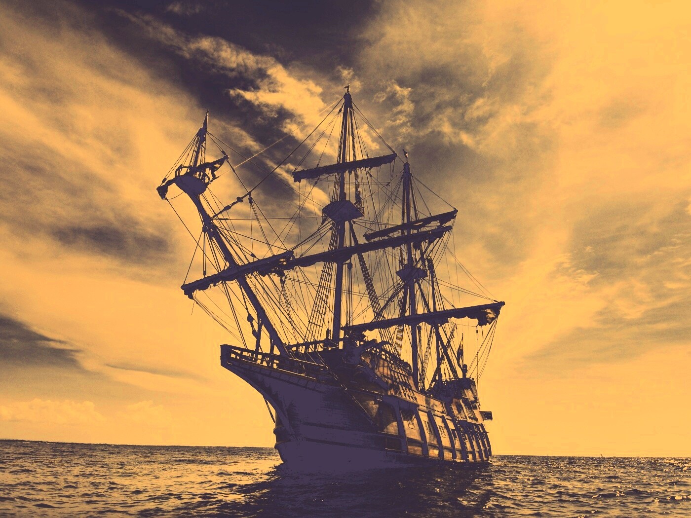Галеон в море обои