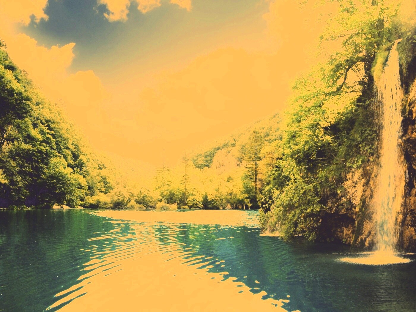 Водопад у реки обои