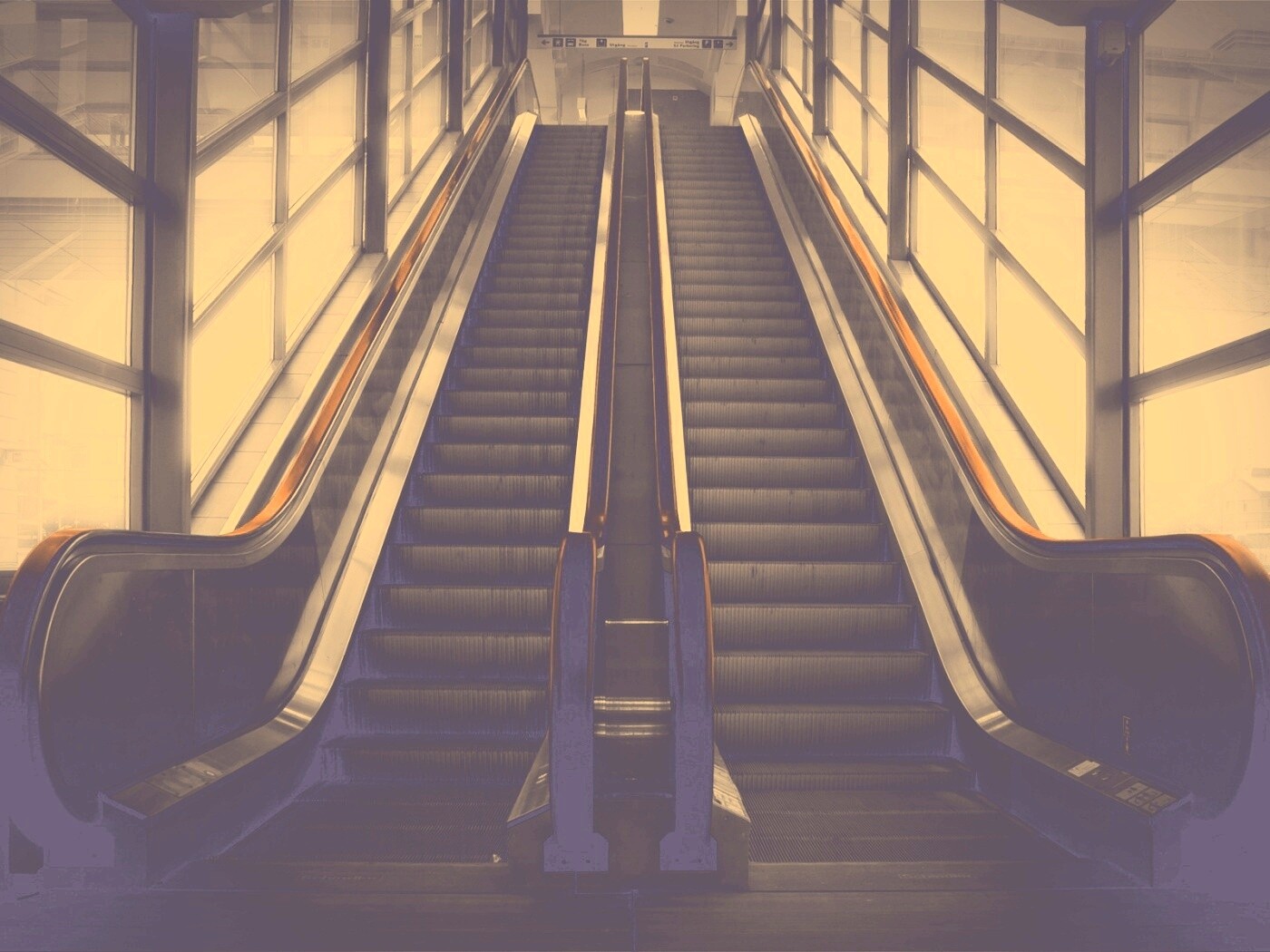 Эскалаторы снизу обои