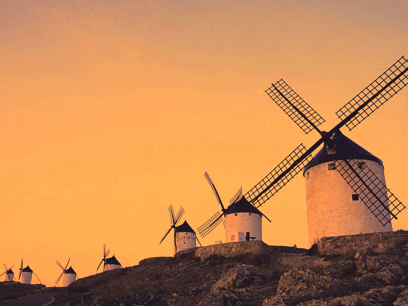 Пейзаж из ветряных мельниц обои