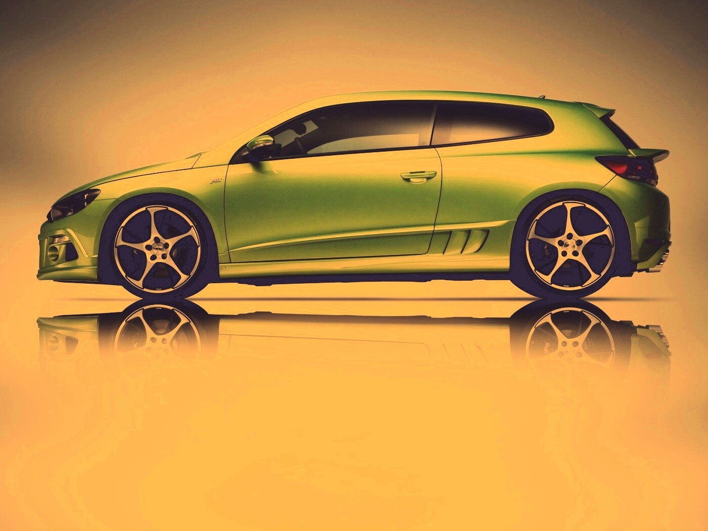 Зелёный трёхдверный хэтчбек обои