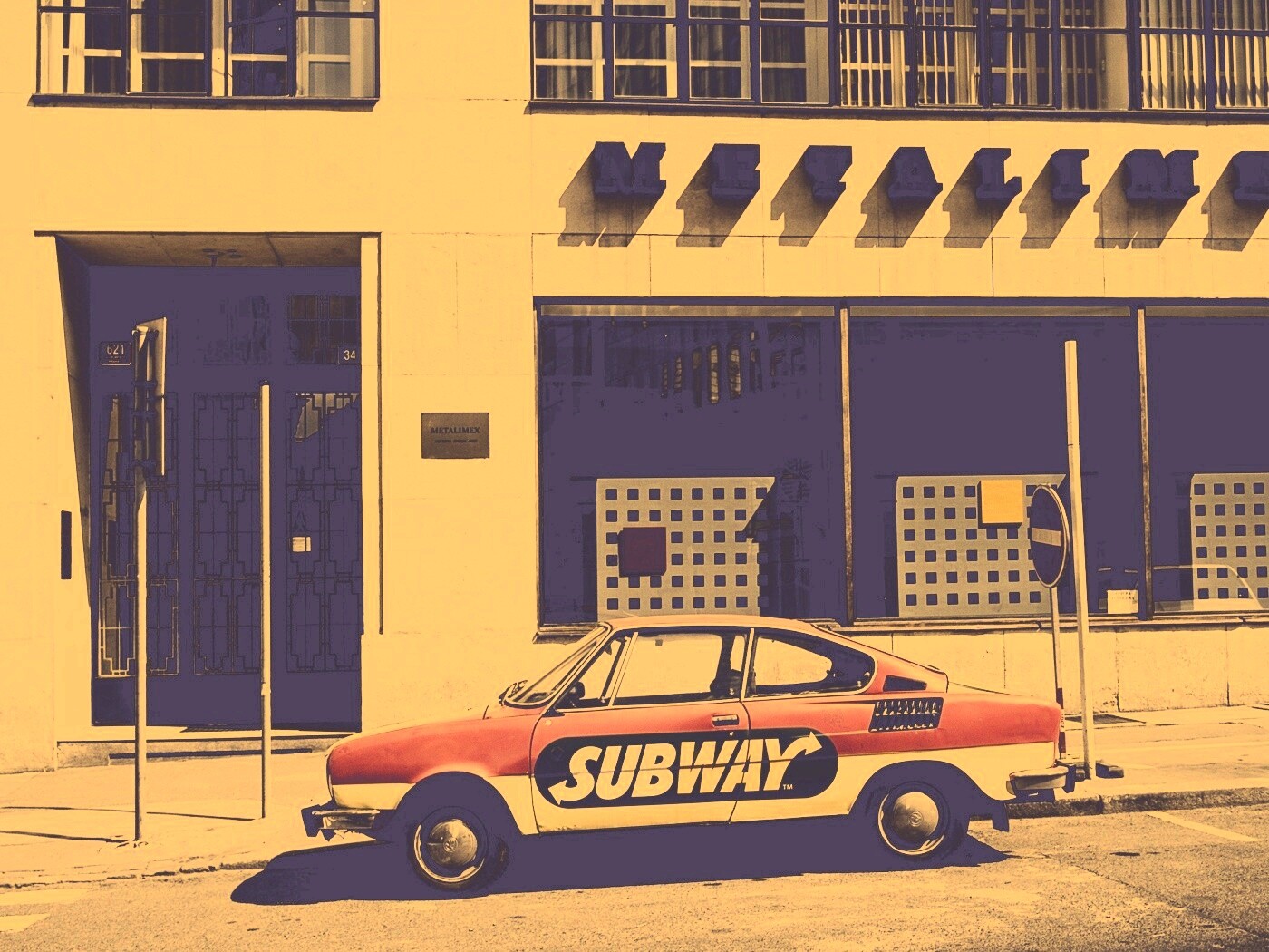 Реклама Subway на машине в Праге обои