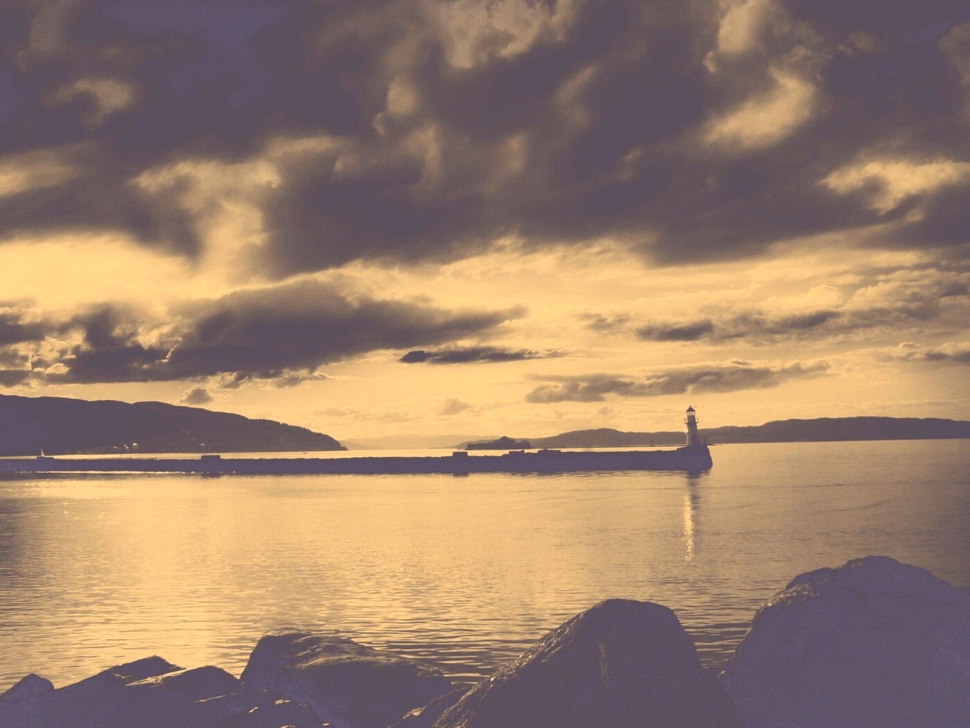 Маяк в далеке обои