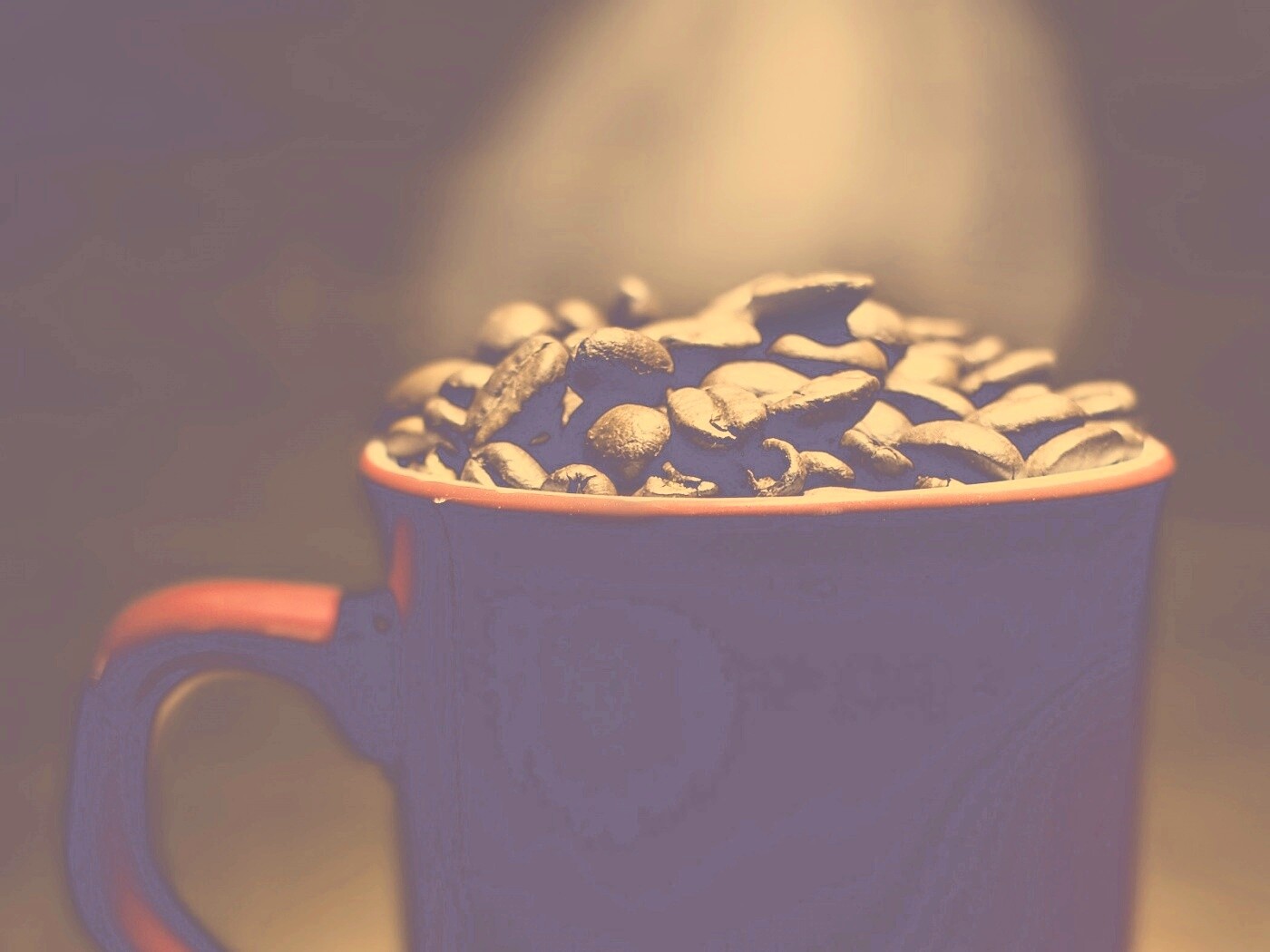 Полная кружка кофейных зёрен обои