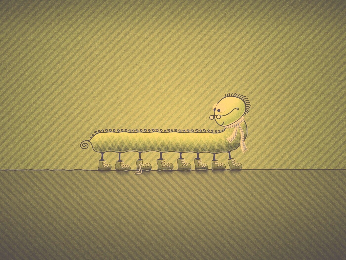 Гусеница в ботинках обои