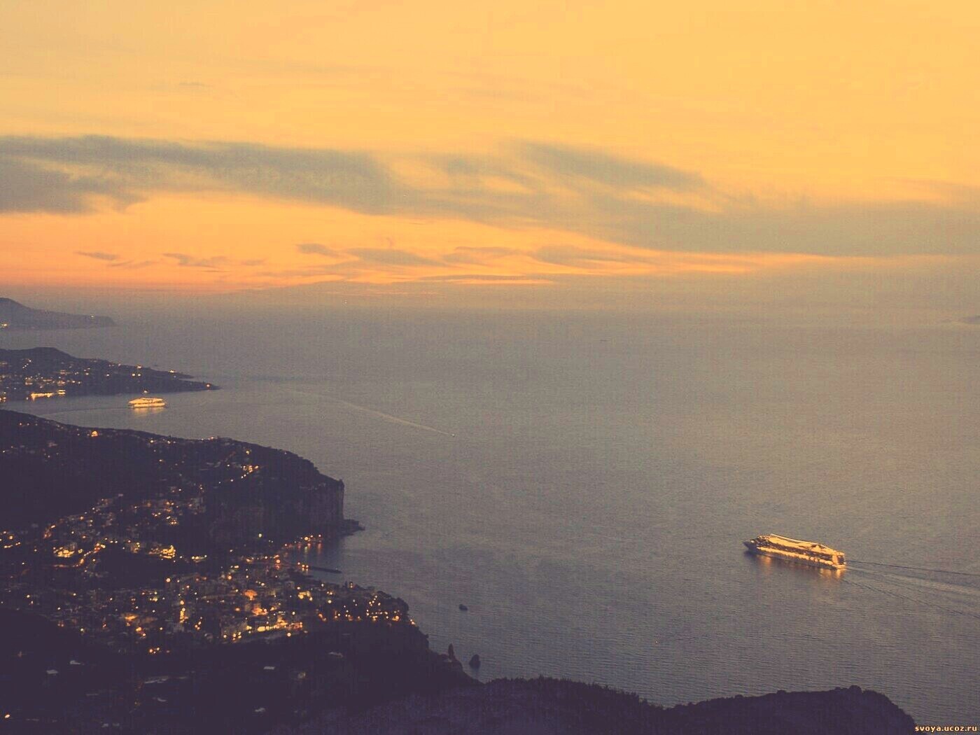 Городок у моря обои