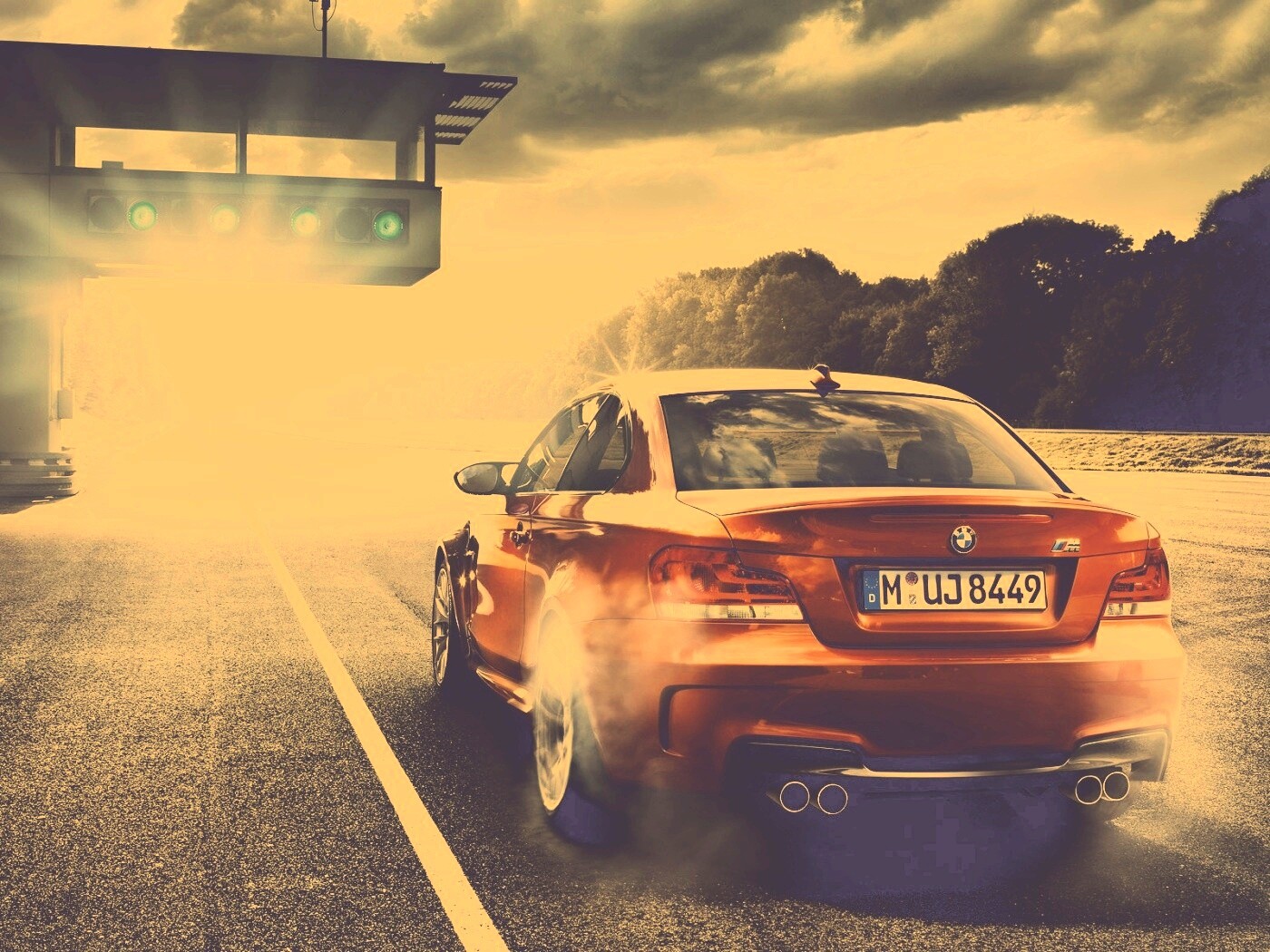 Оранжевый BMW серии M обои