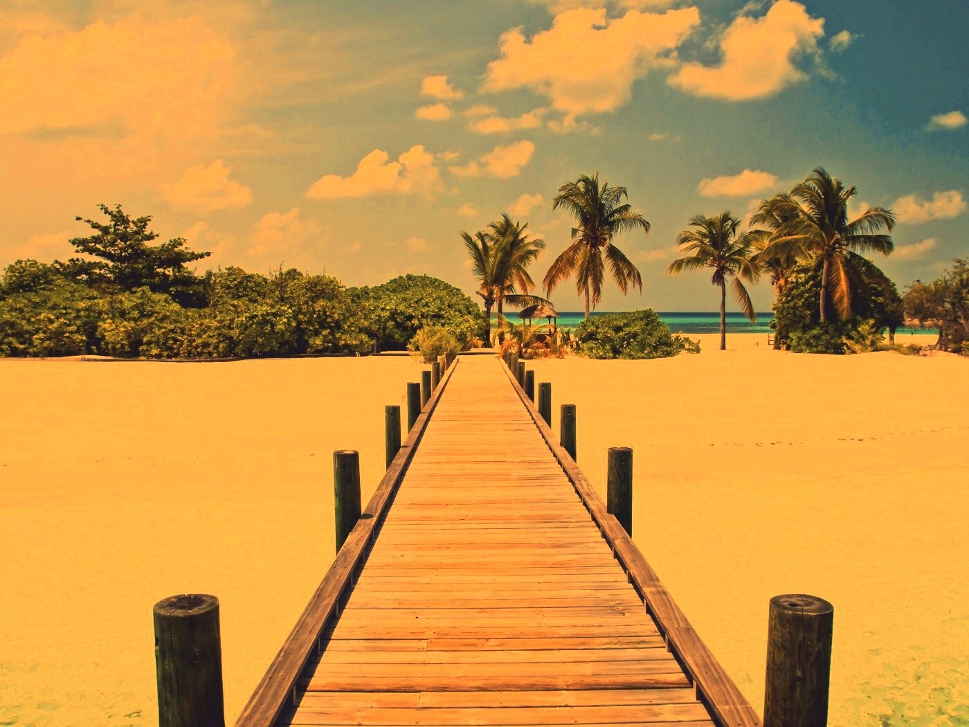 Пирс на тропическом острове обои