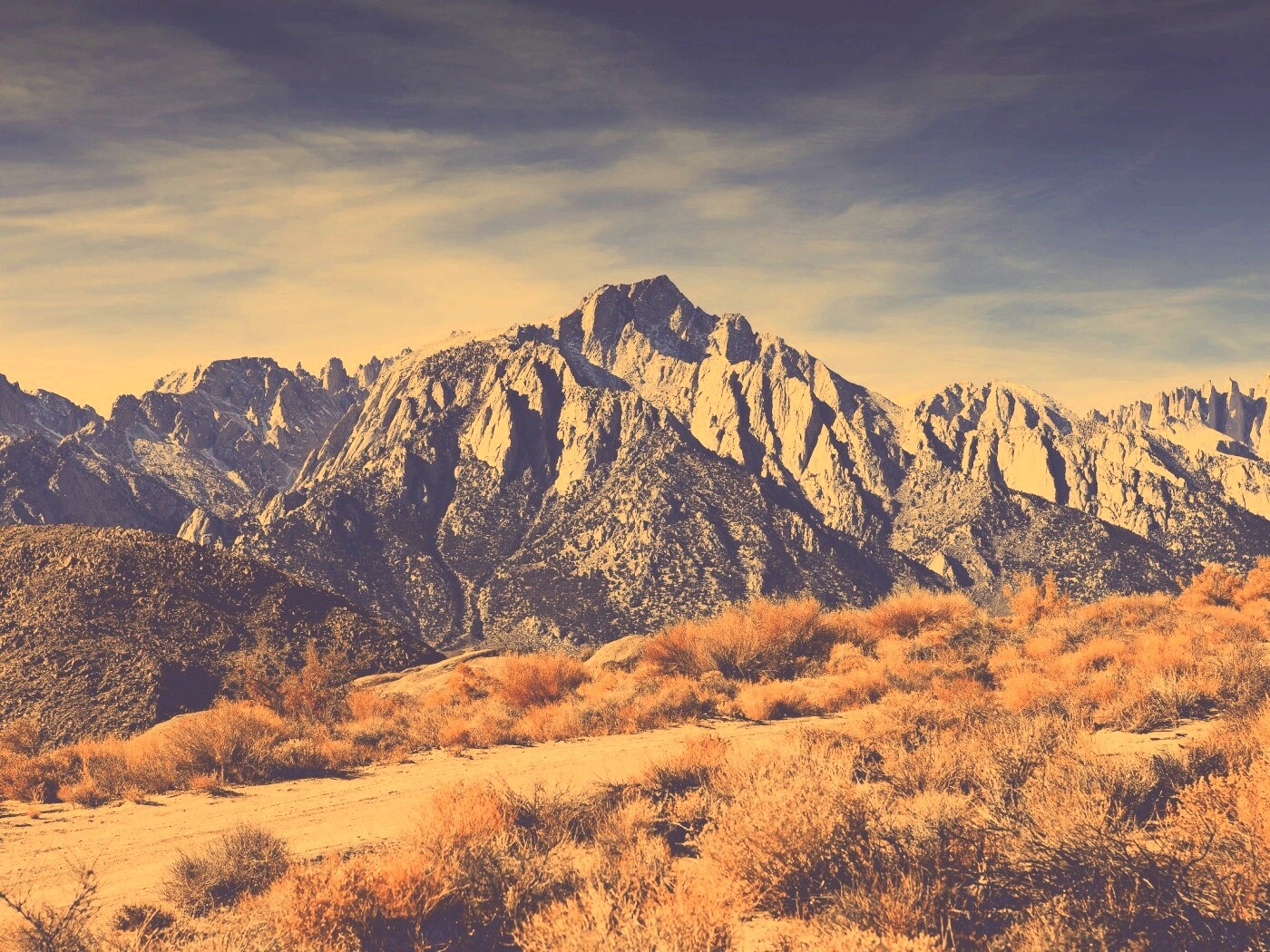 Горы у пустыни обои