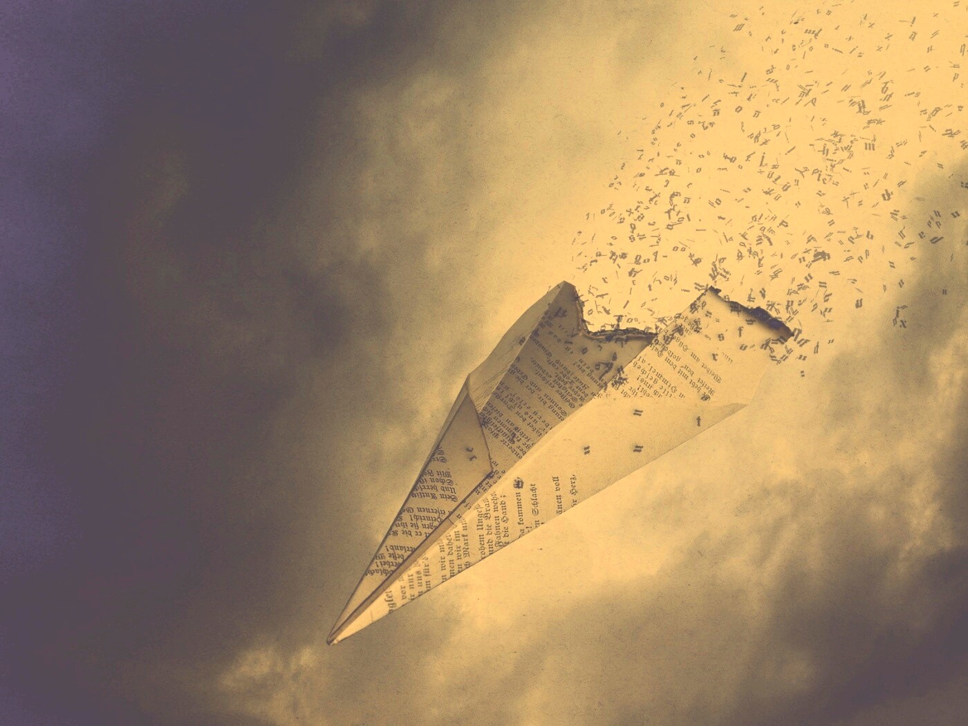 Крушение бумажного самолётика обои