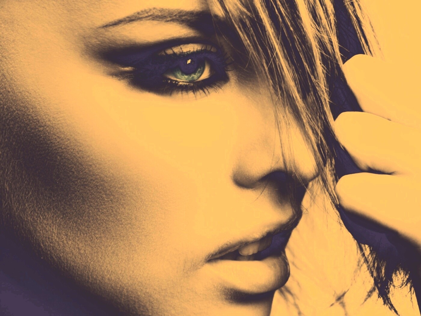 Глаза цвета моря обои