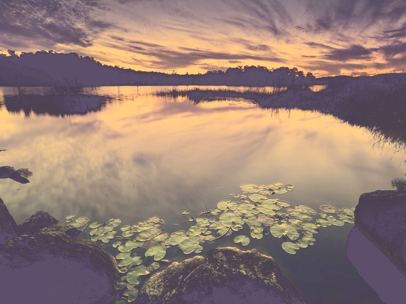 Озеро поздним вечером обои