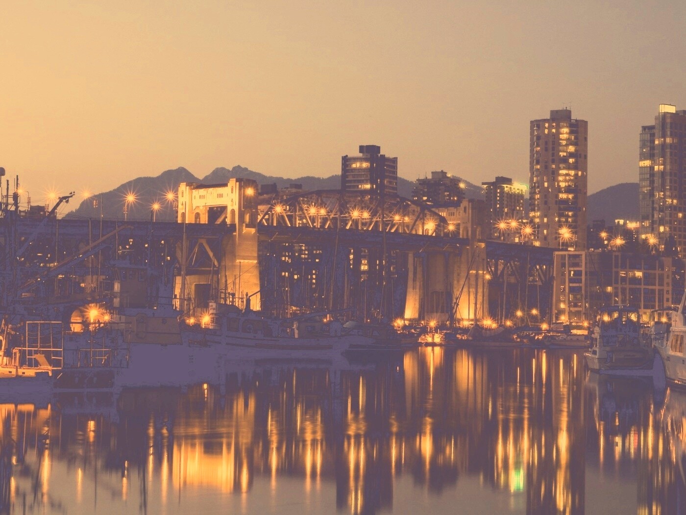 Мост и катера на закате обои