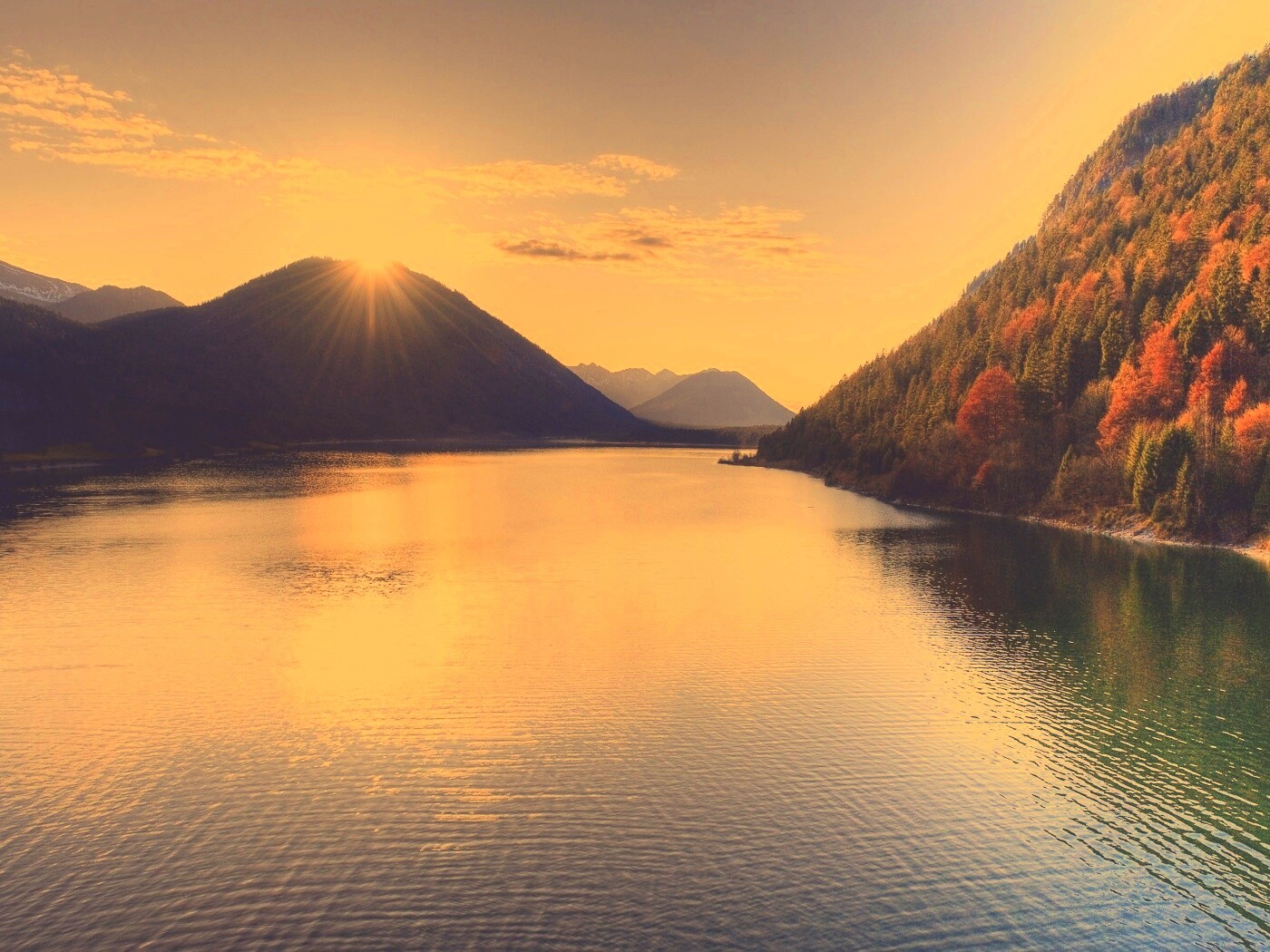 Закат в горах обои