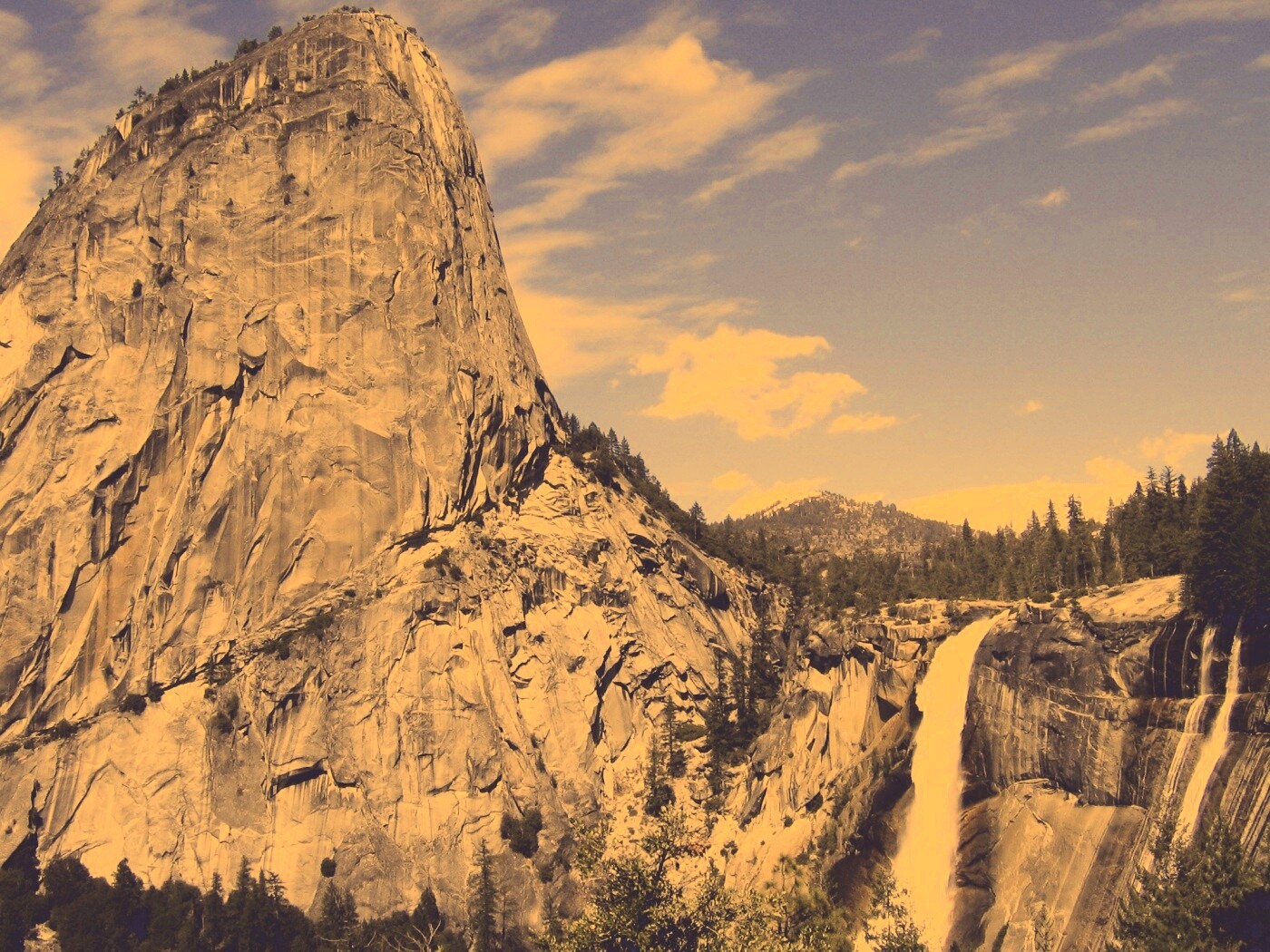 Скалы и водопад обои