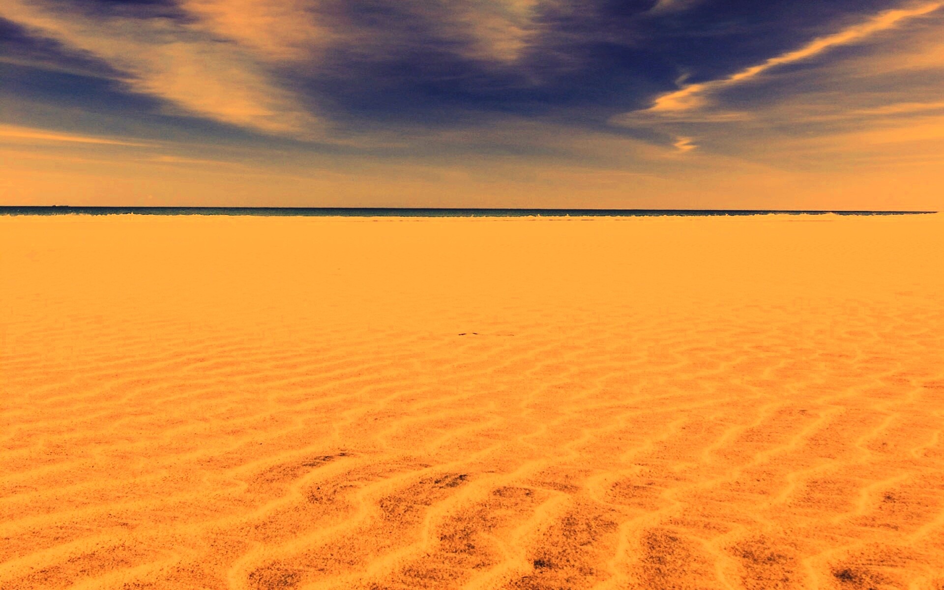 Пустыня на фоне моря обои