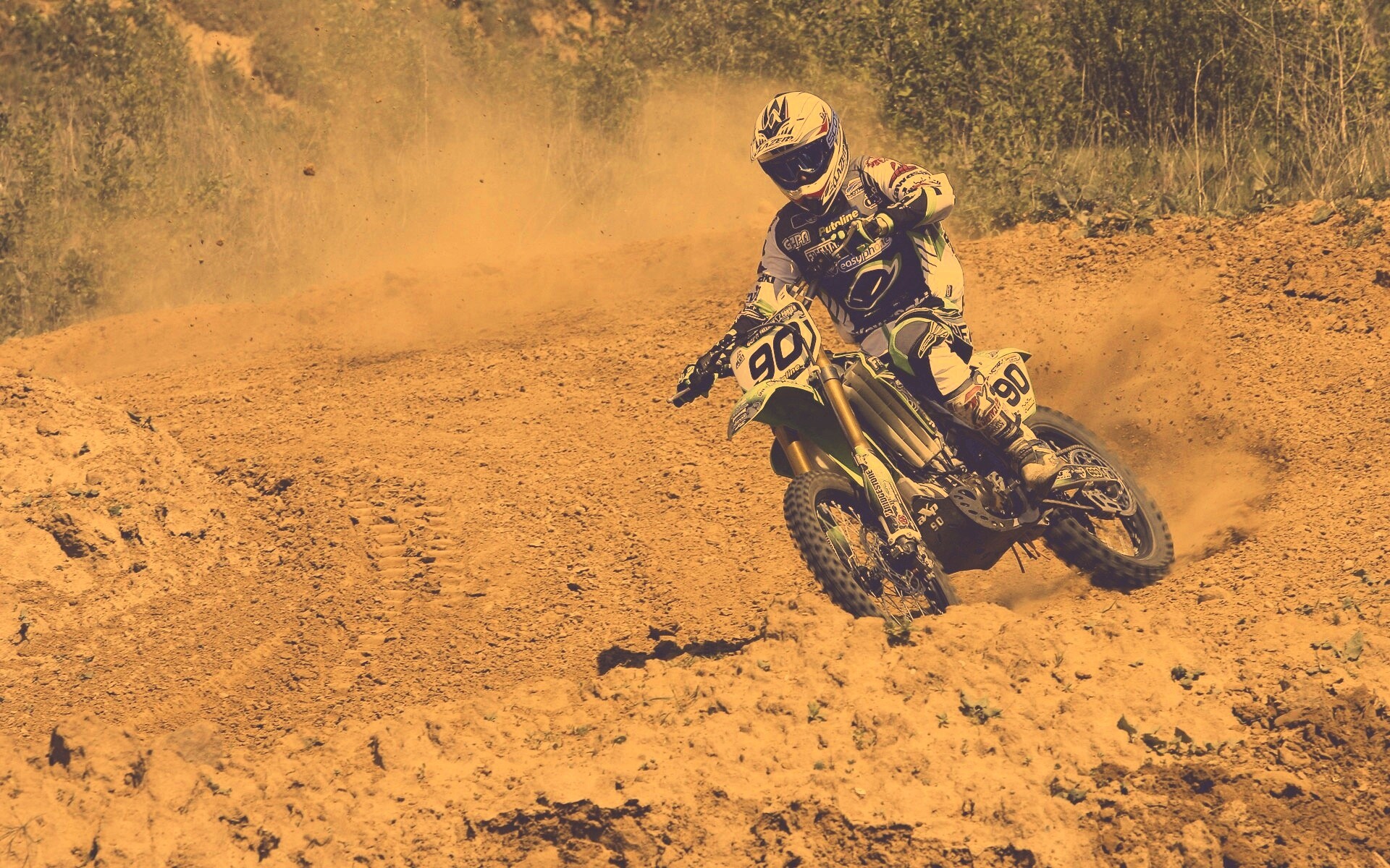 На мототреке обои