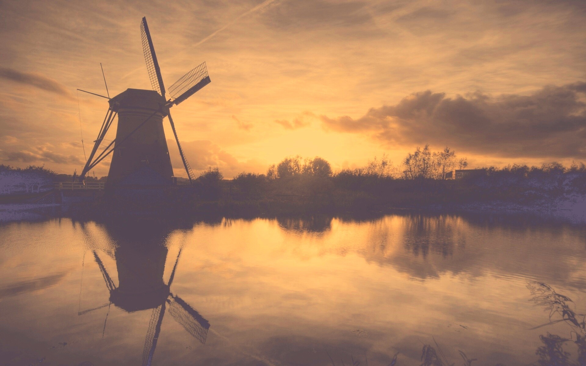 Мельница на озере обои