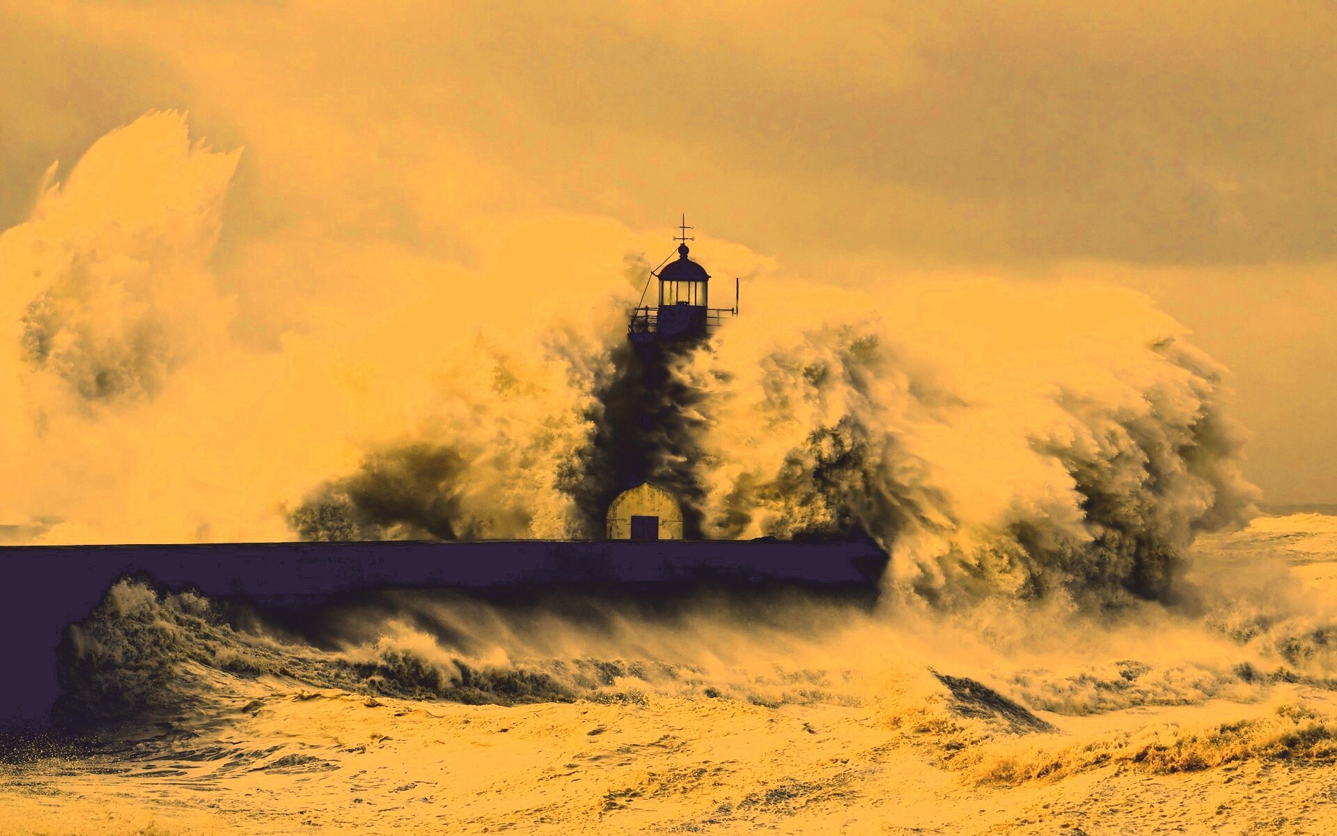 Маяк в шторм обои