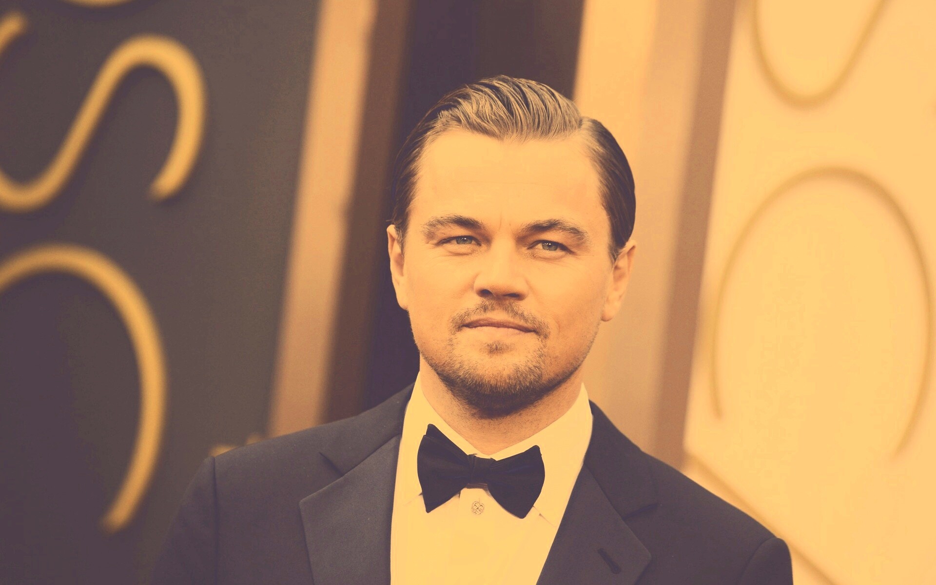 Леонардо Дикаприо в костюме обои