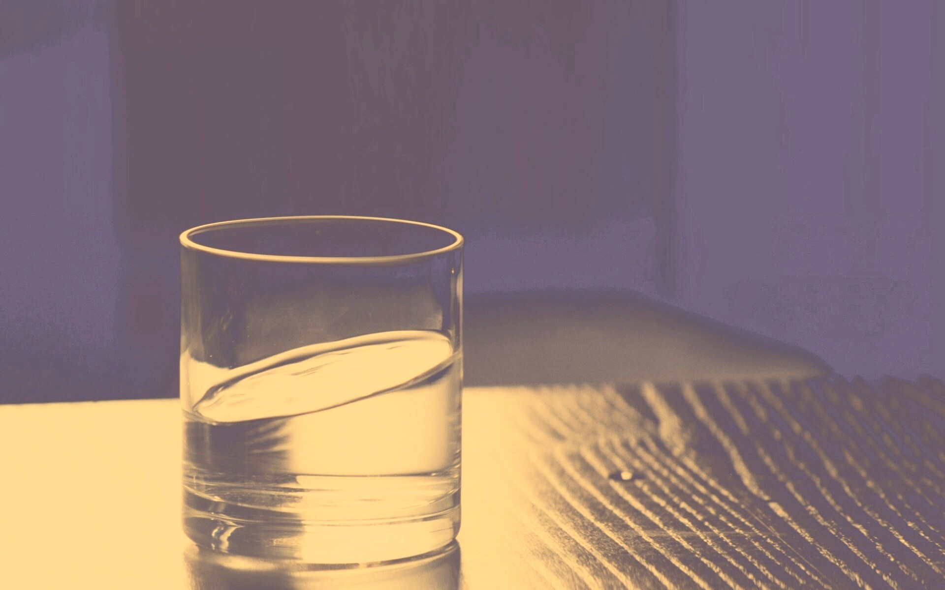 Стакан воды из Начала обои