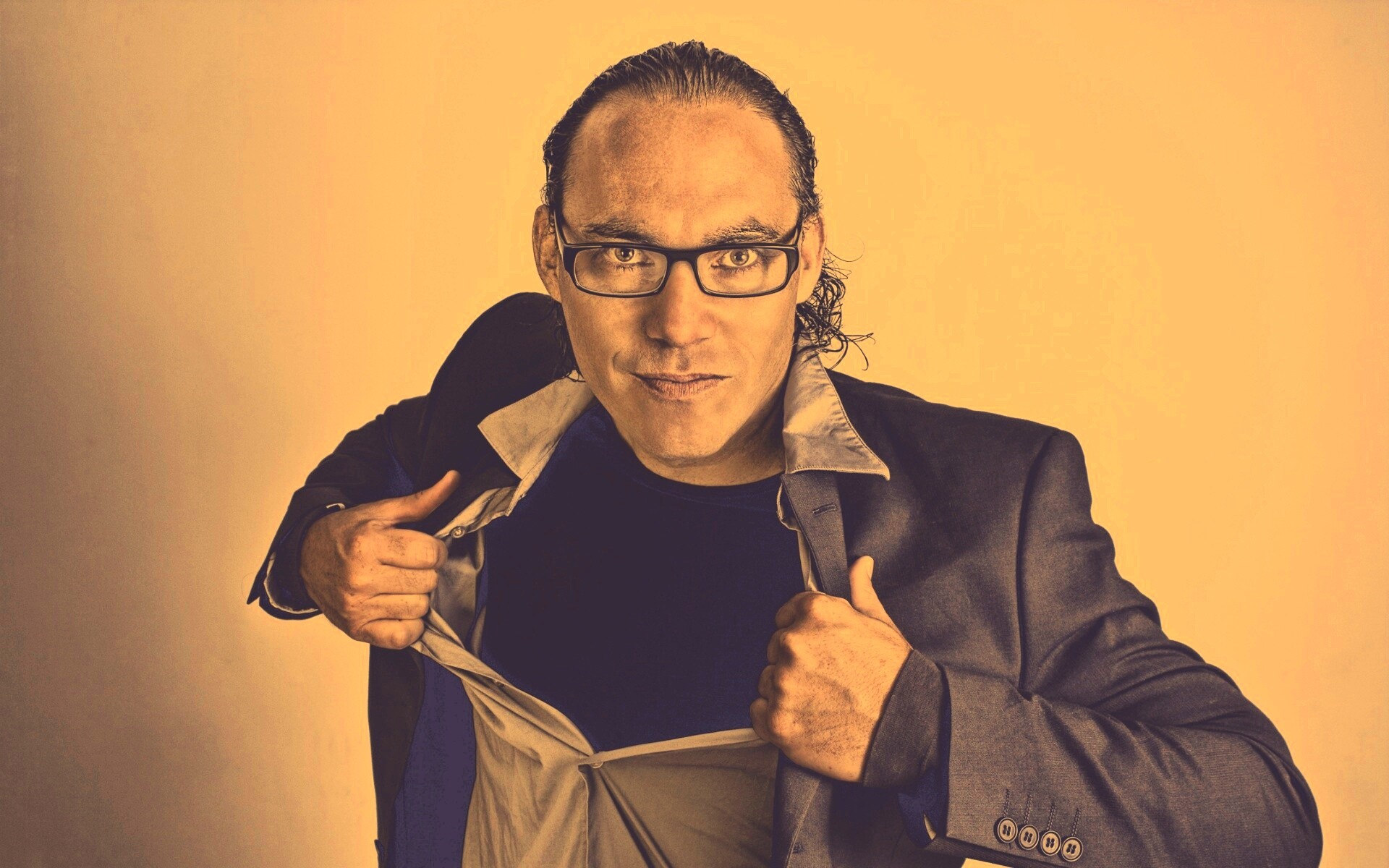 Спешит на помощь обои