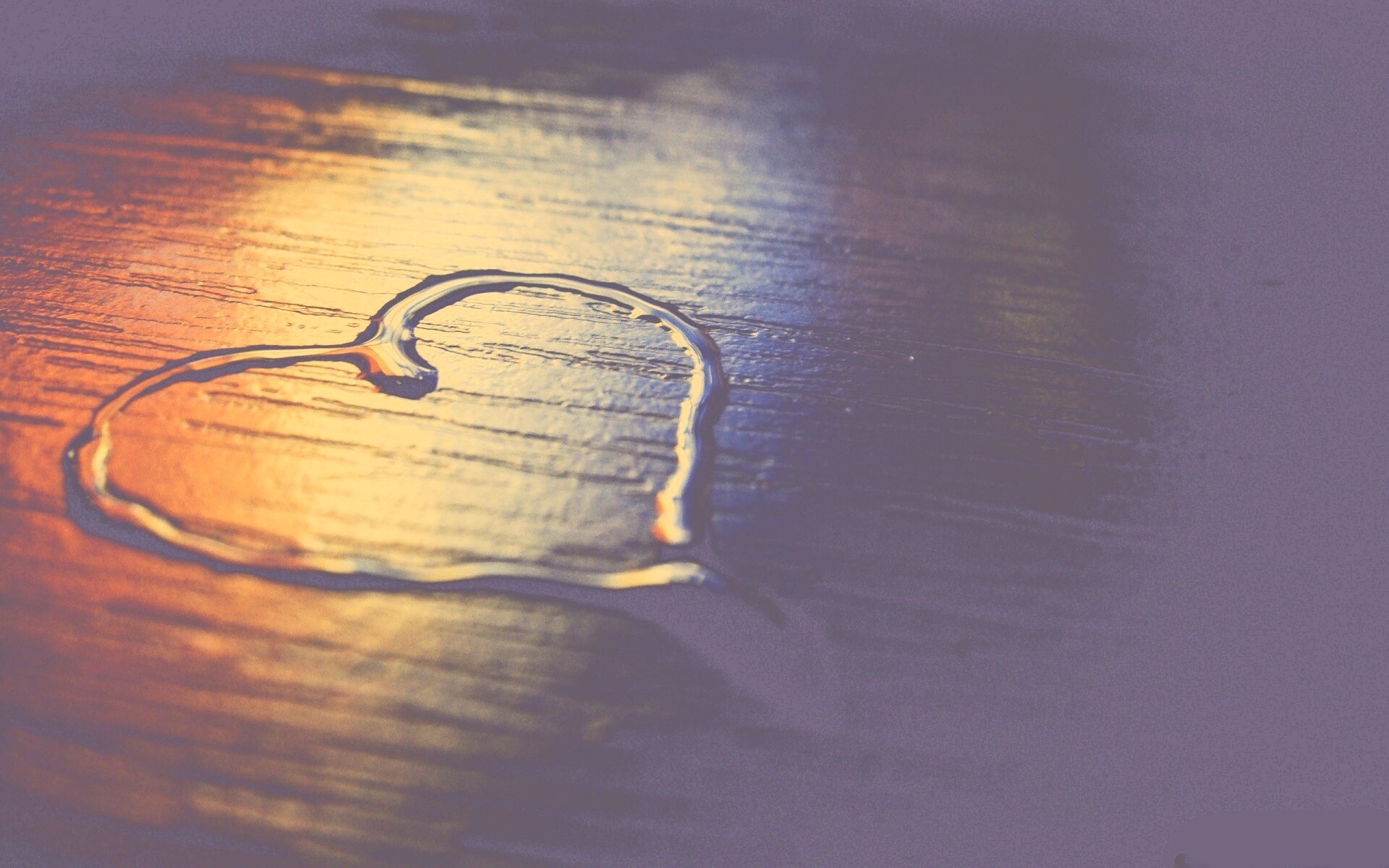 Сердечко из воды обои