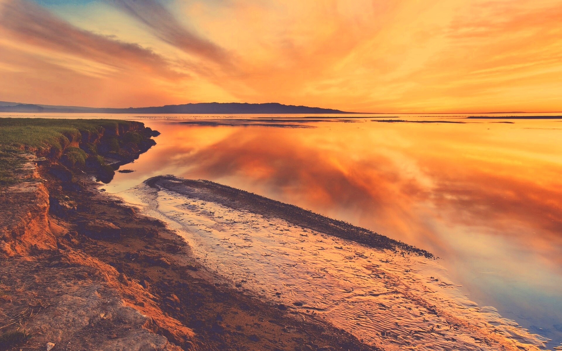 Озеро на закате обои