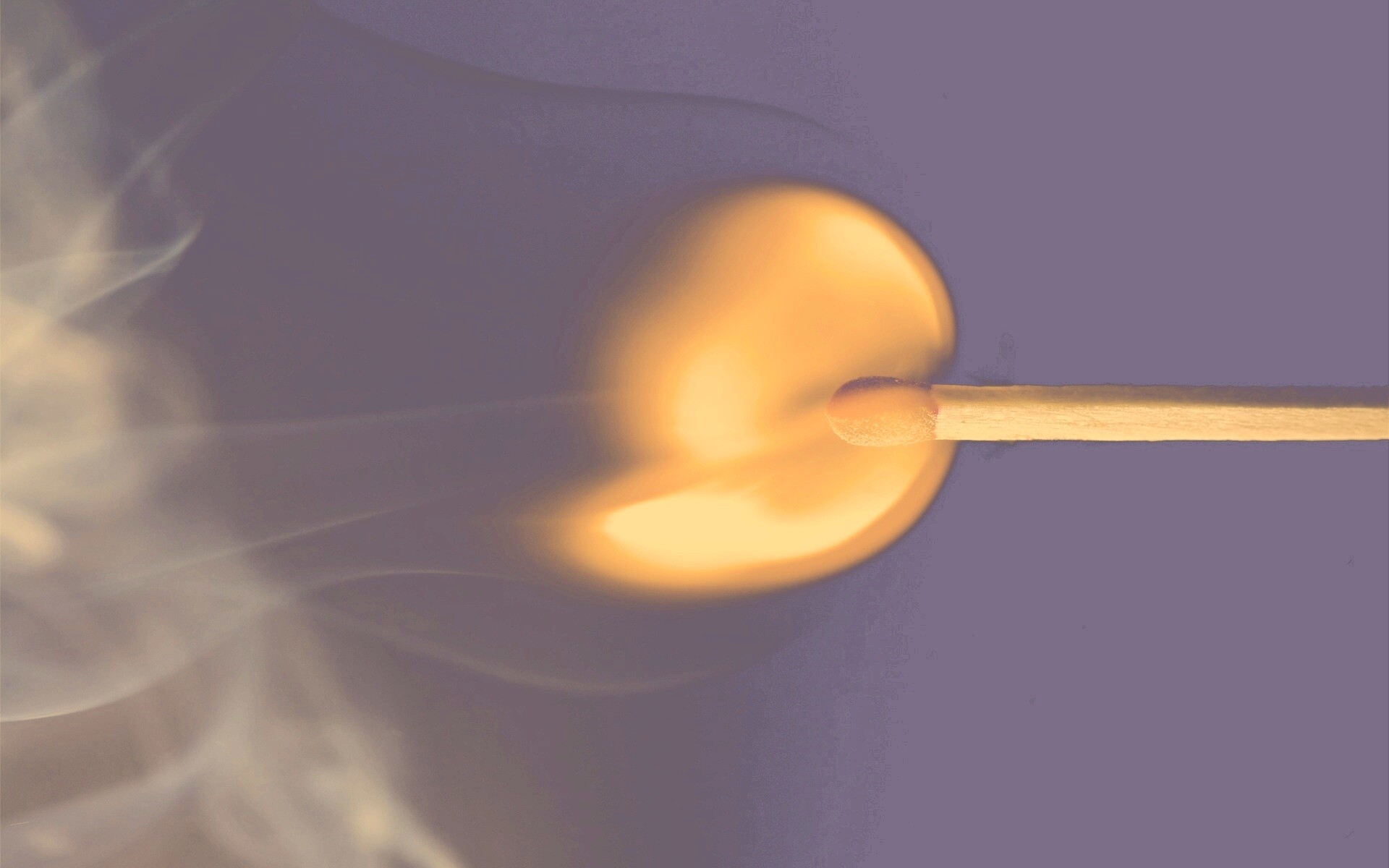 Горящая спичка обои