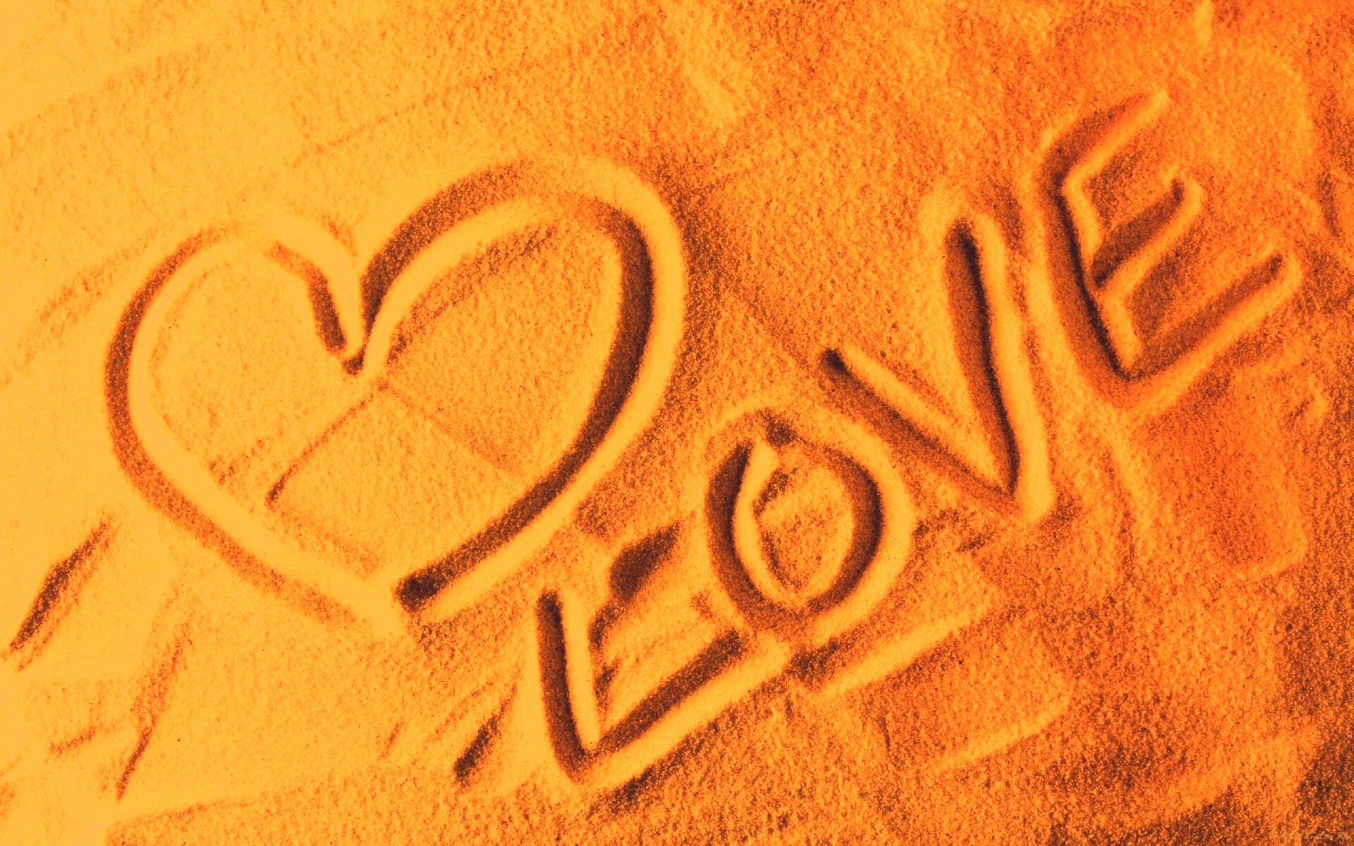 Любовь на песке обои