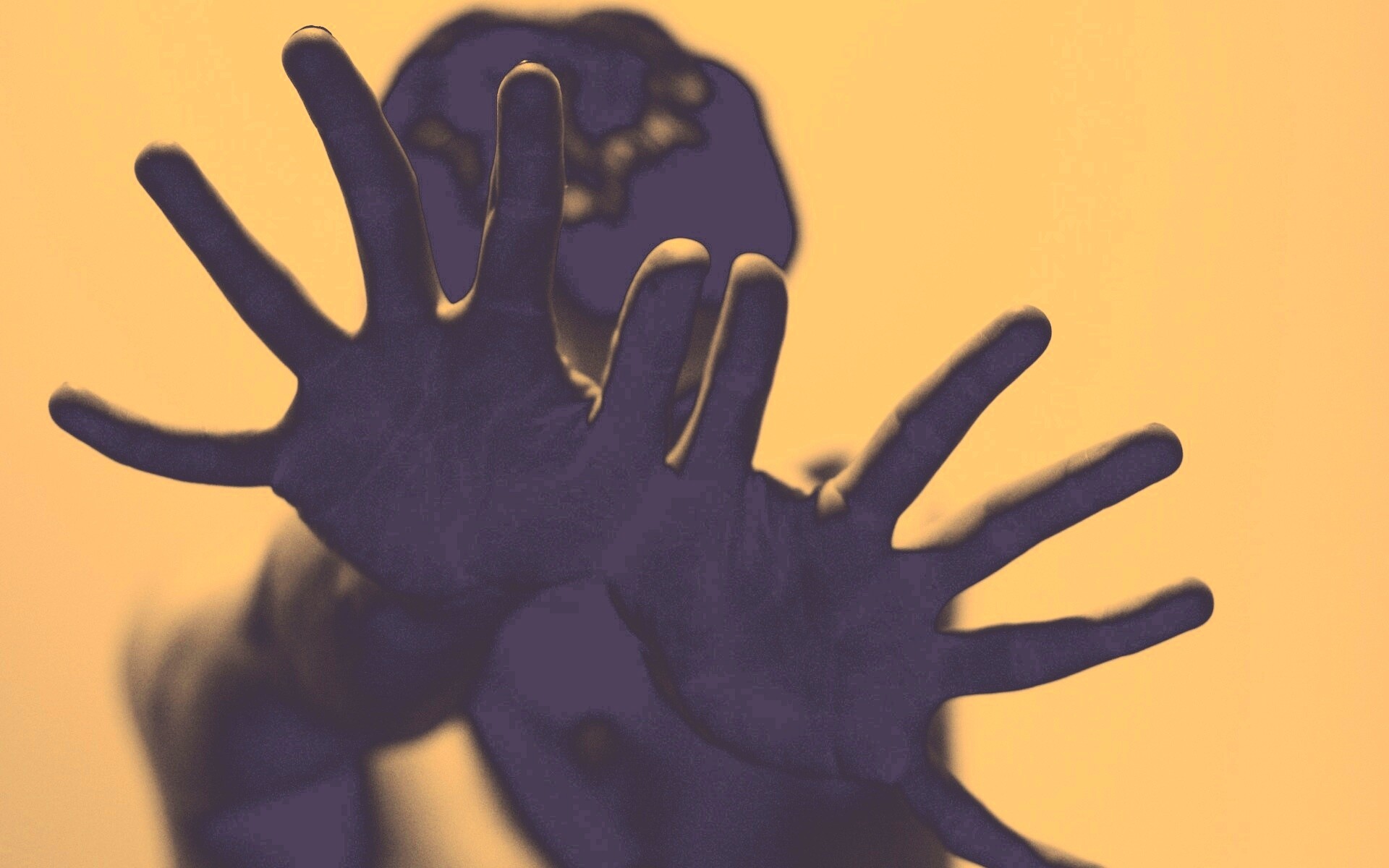 Руки тянутся к тебе обои