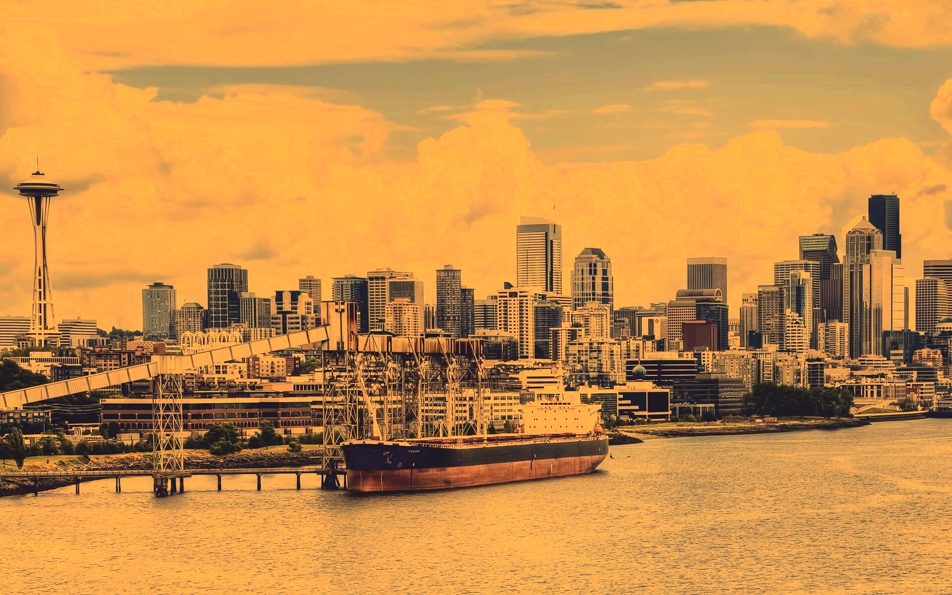 Баржа в ожидании отплытия обои