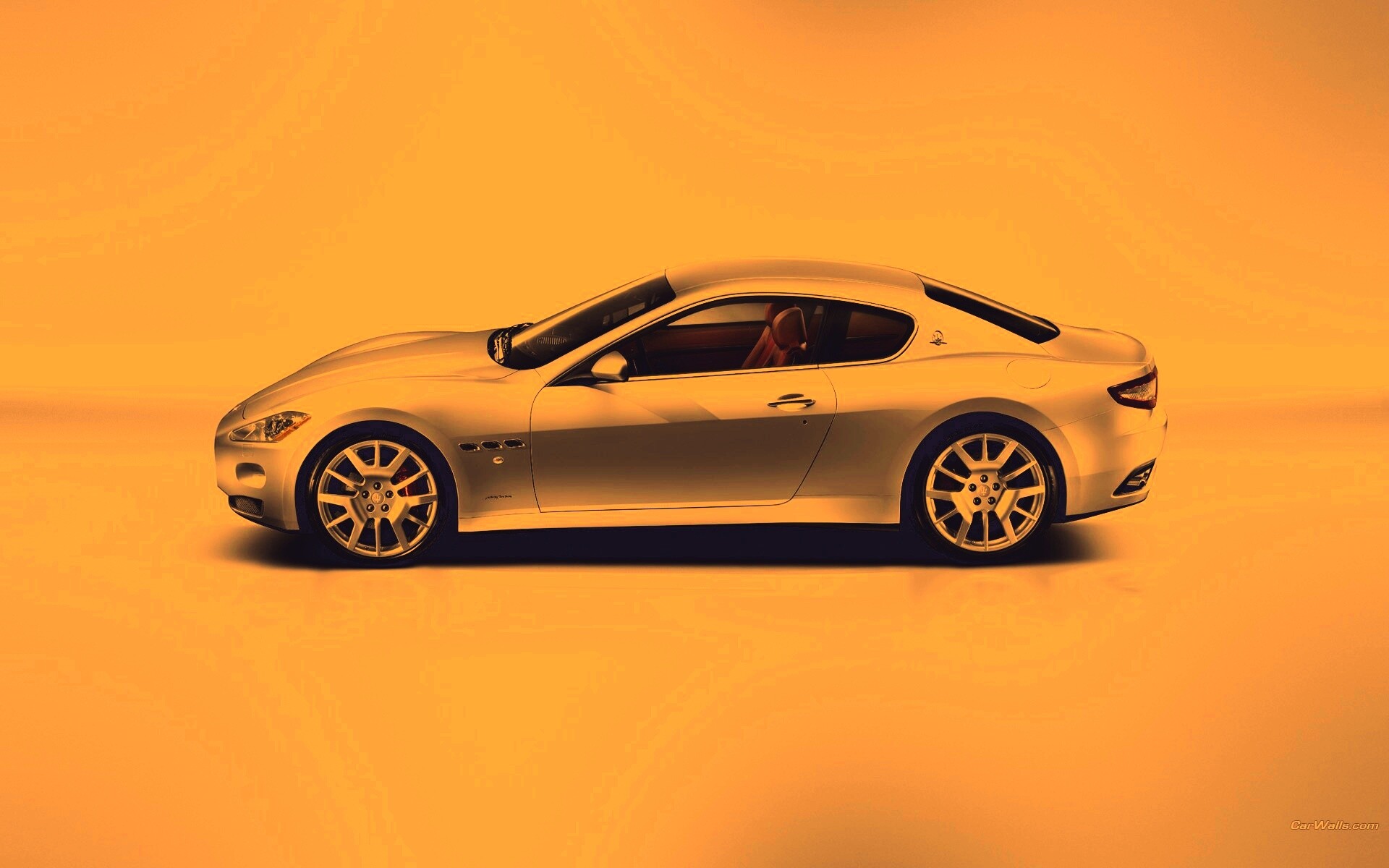 Мазерати сбоку обои