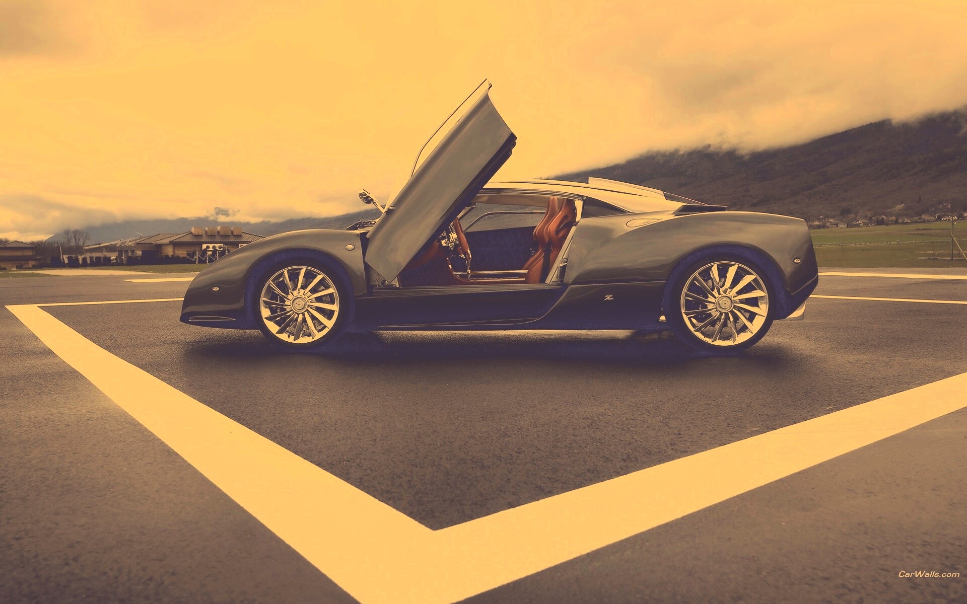 Spyker C12 на аэродроме обои