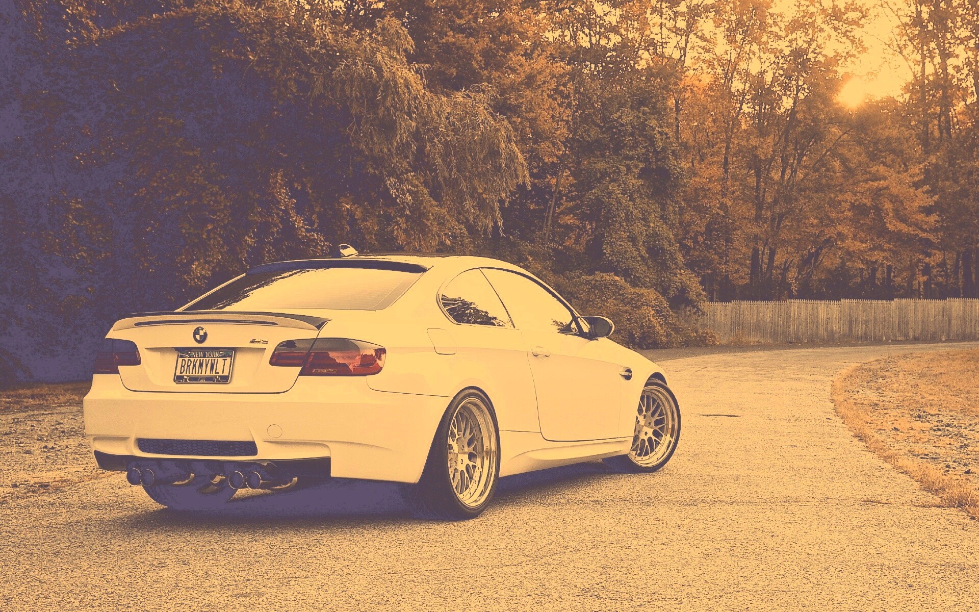 Белый BMW M3 обои