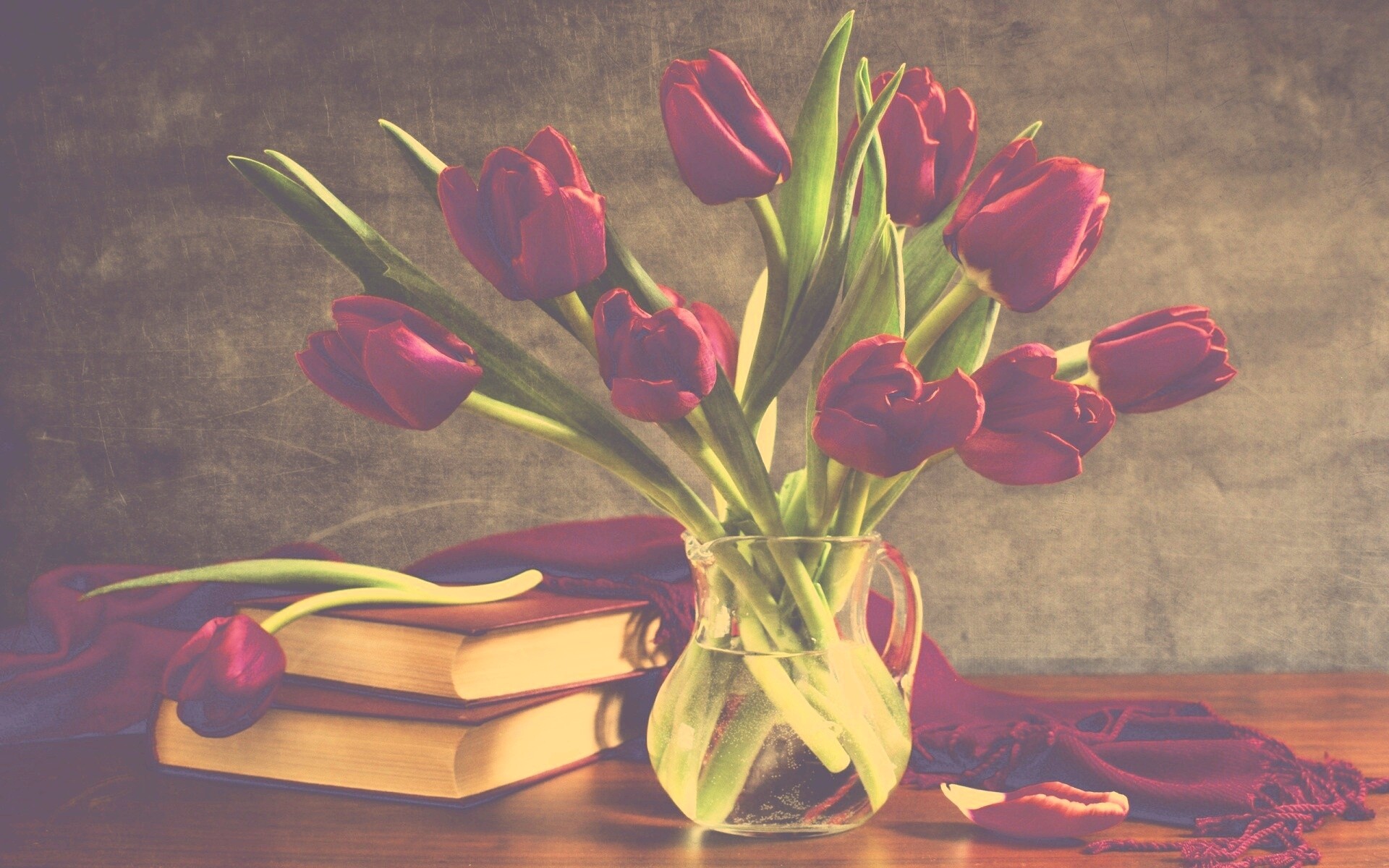 Букет красных тюльпанов обои