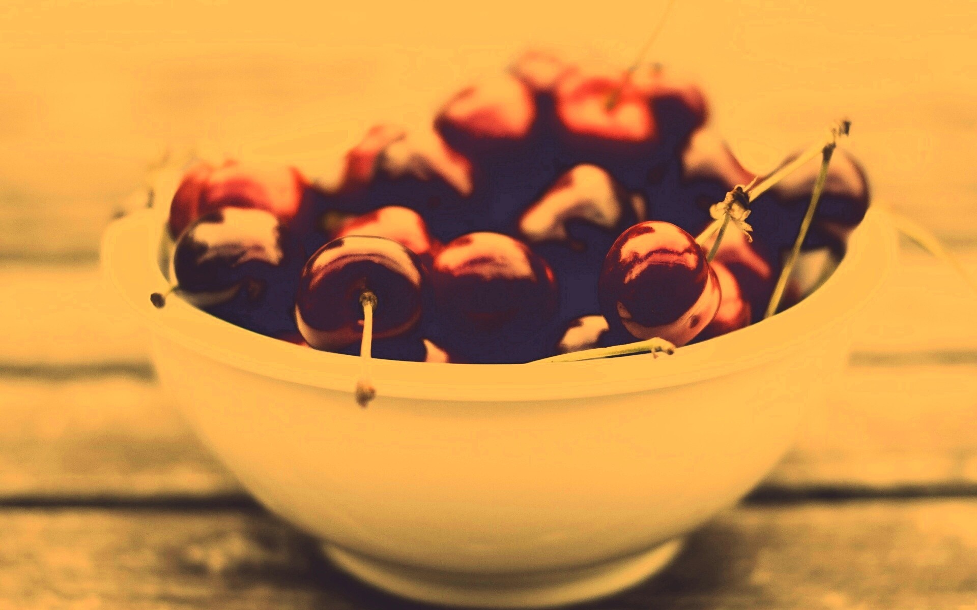 Миска спелой черешни обои