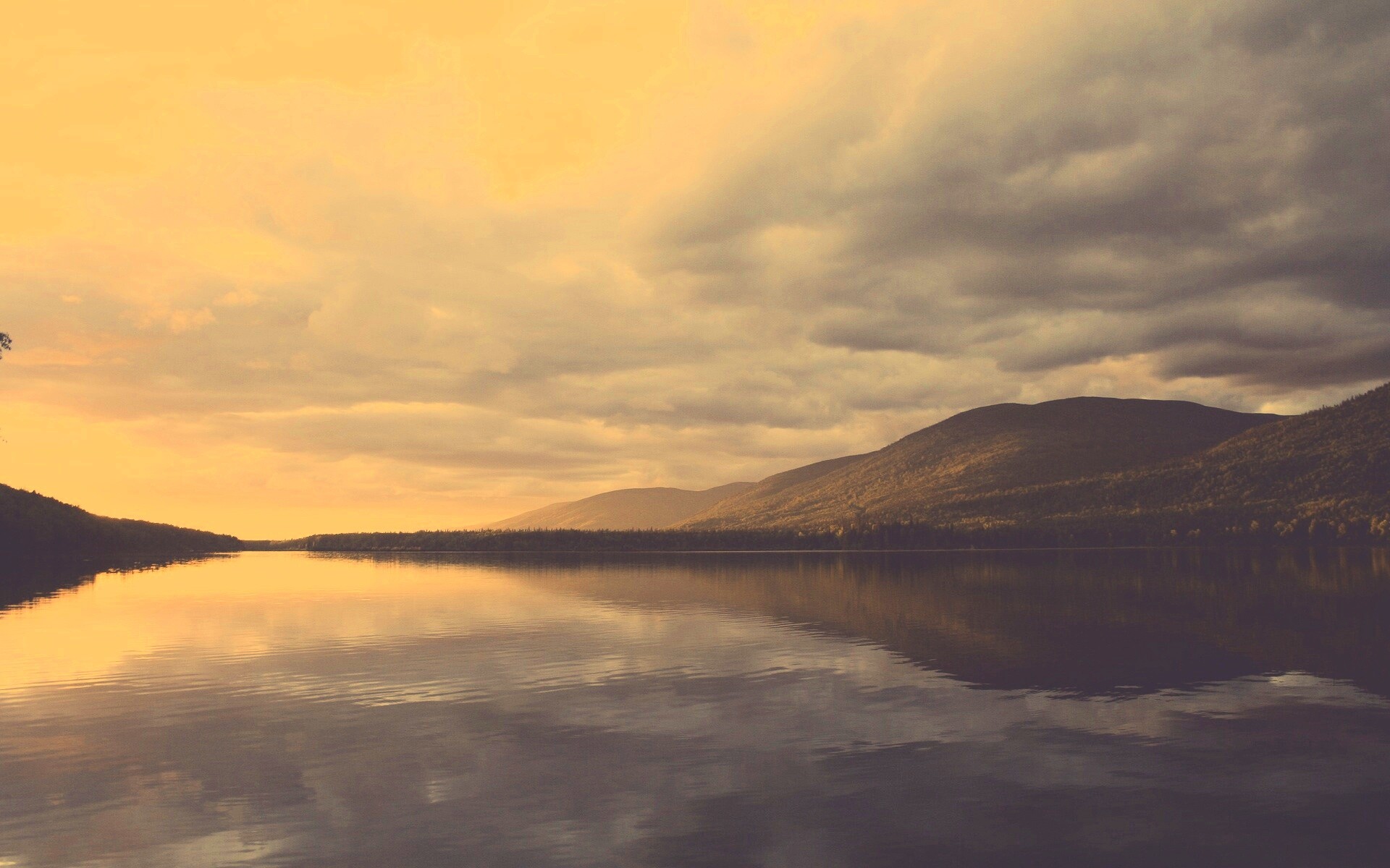 Вид на озеро обои