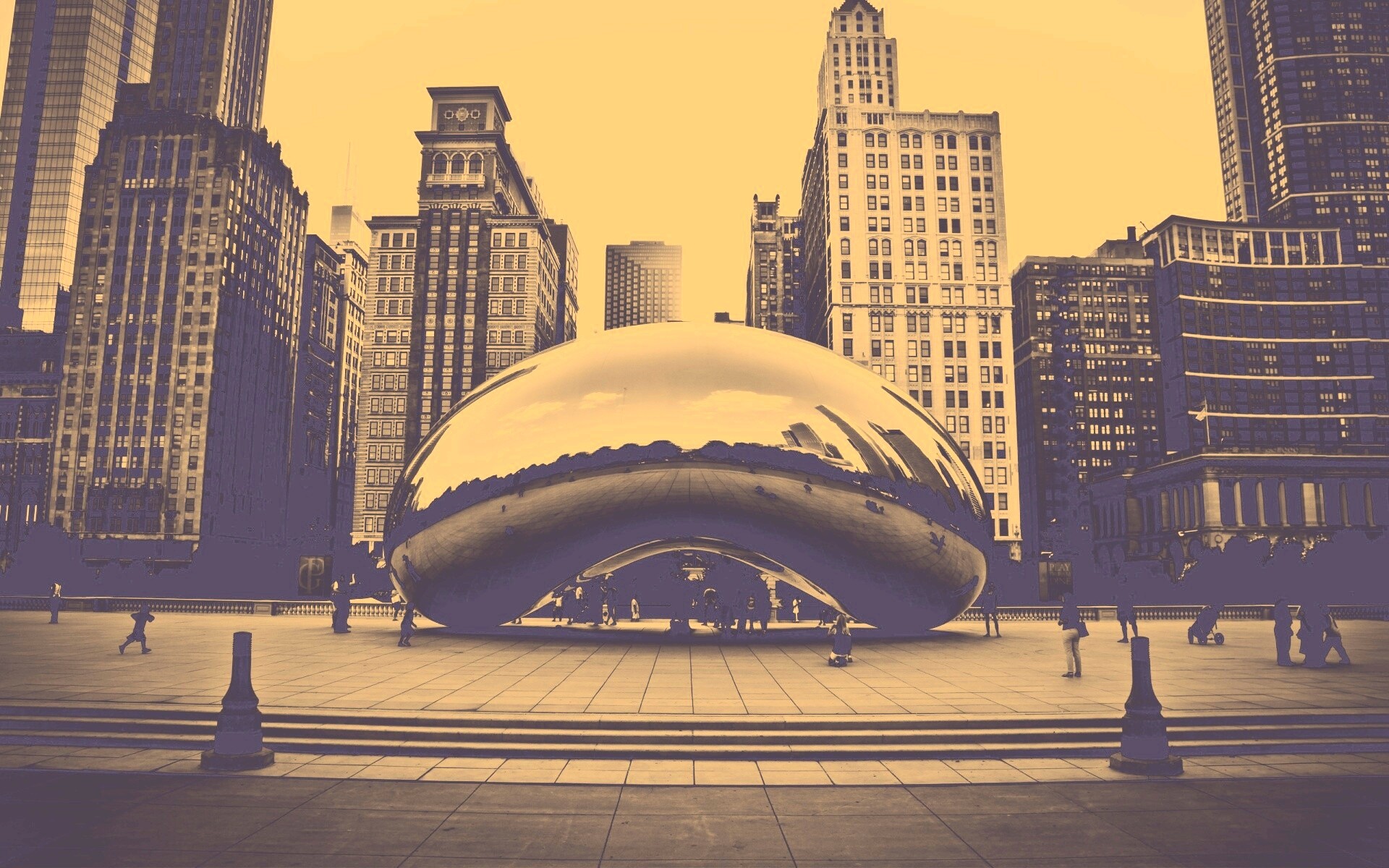 Отражение города в зеркальном монументе обои