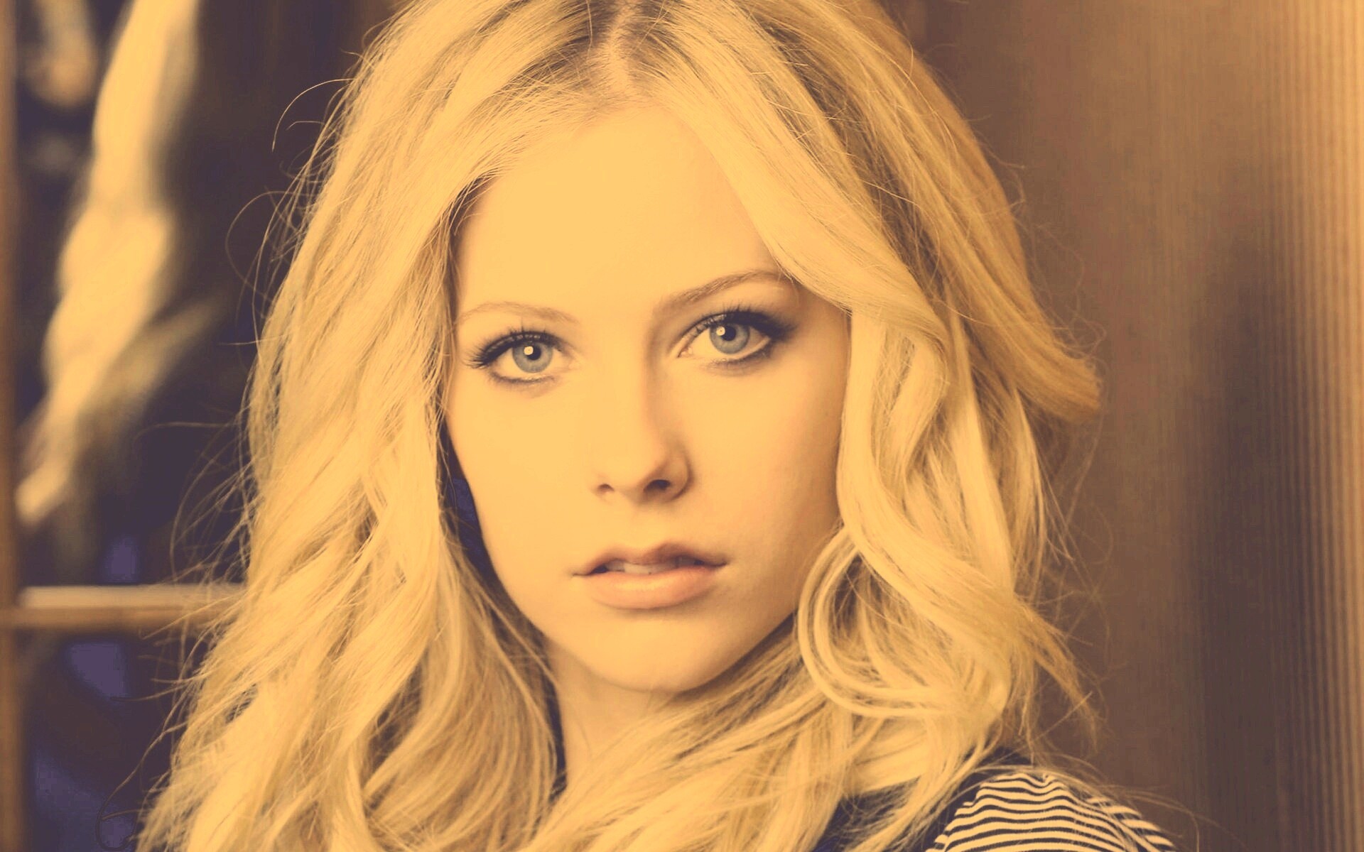 Блондинка Аврил Лавин обои