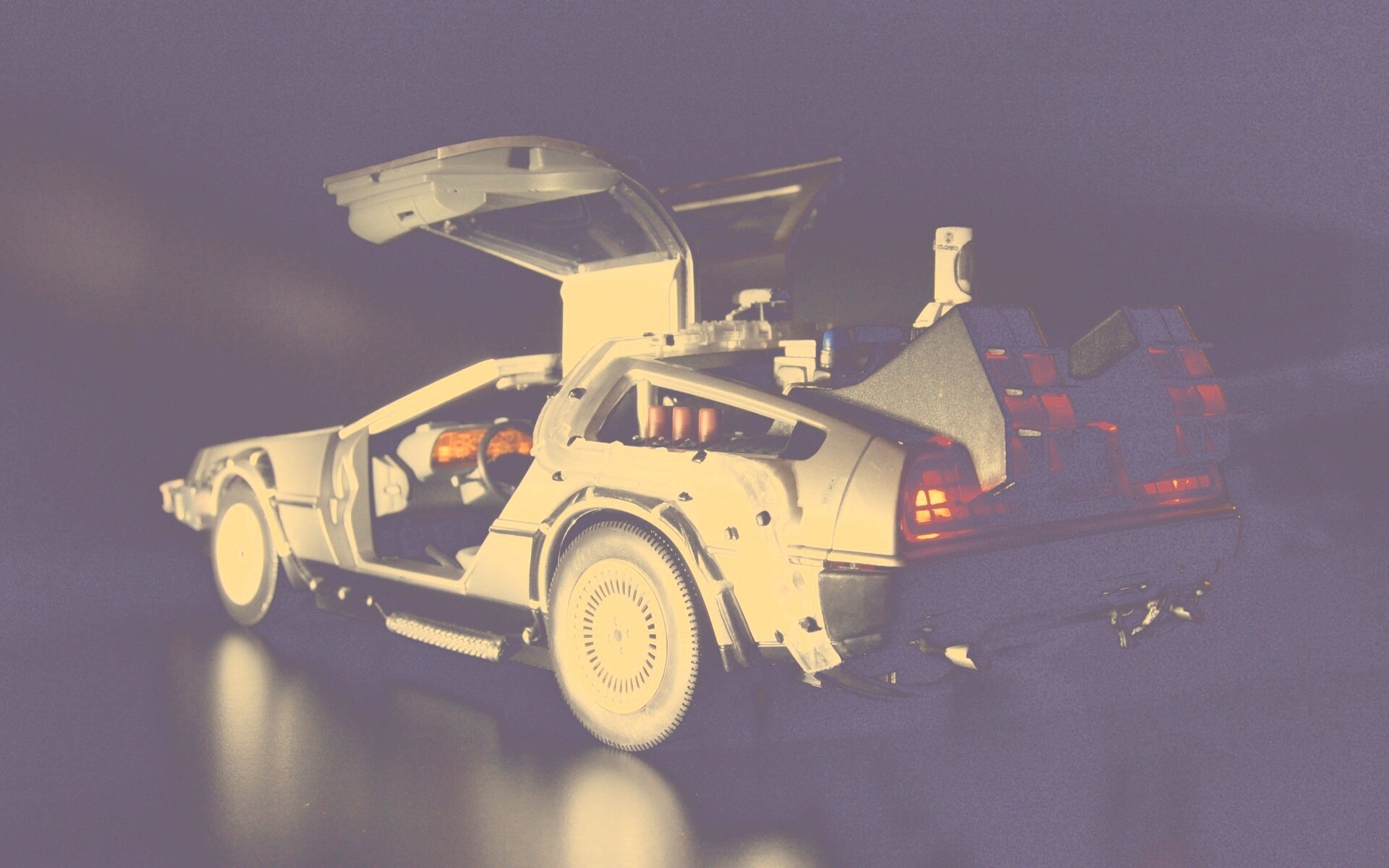 Фигурка делореана обои