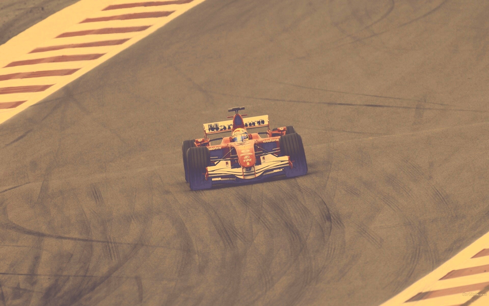 Болид на тарссе обои