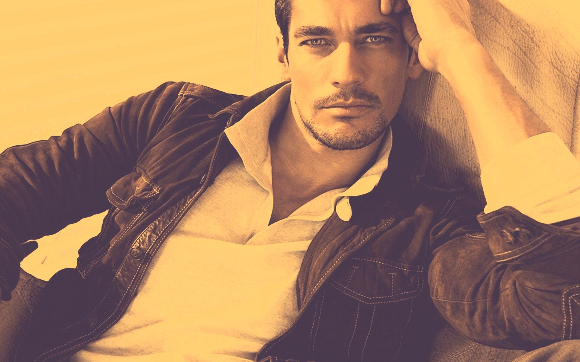 Парень в куртке обои