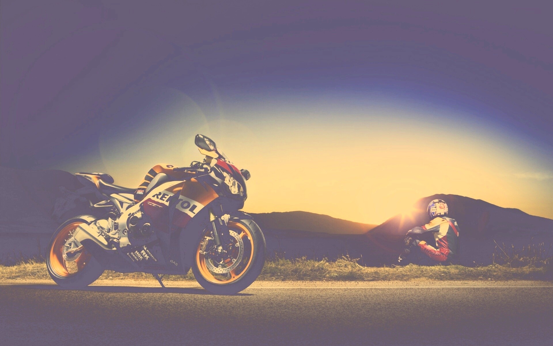 Мотоциклист и мотоцикл обои