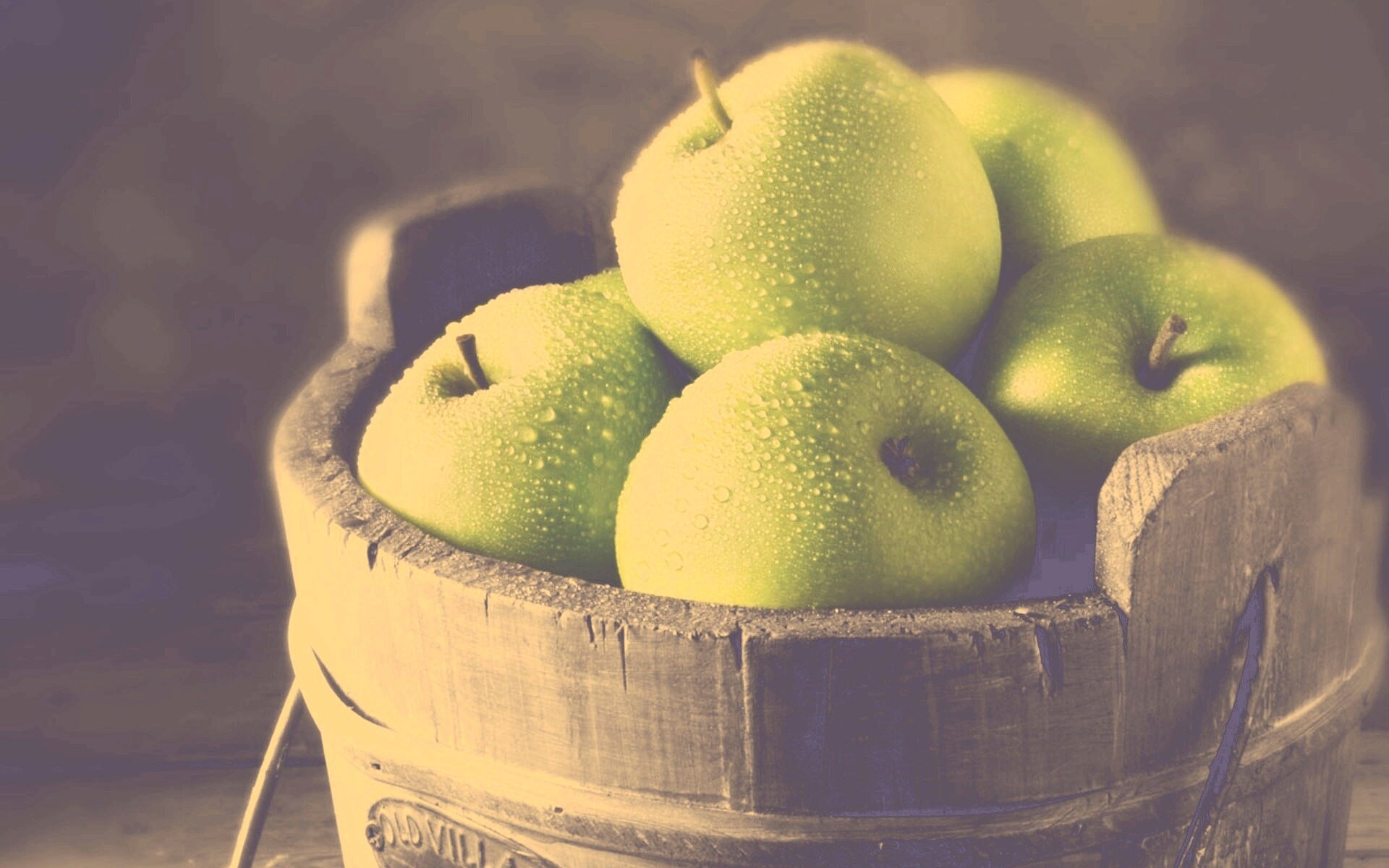 Ведро зеленых яблок обои